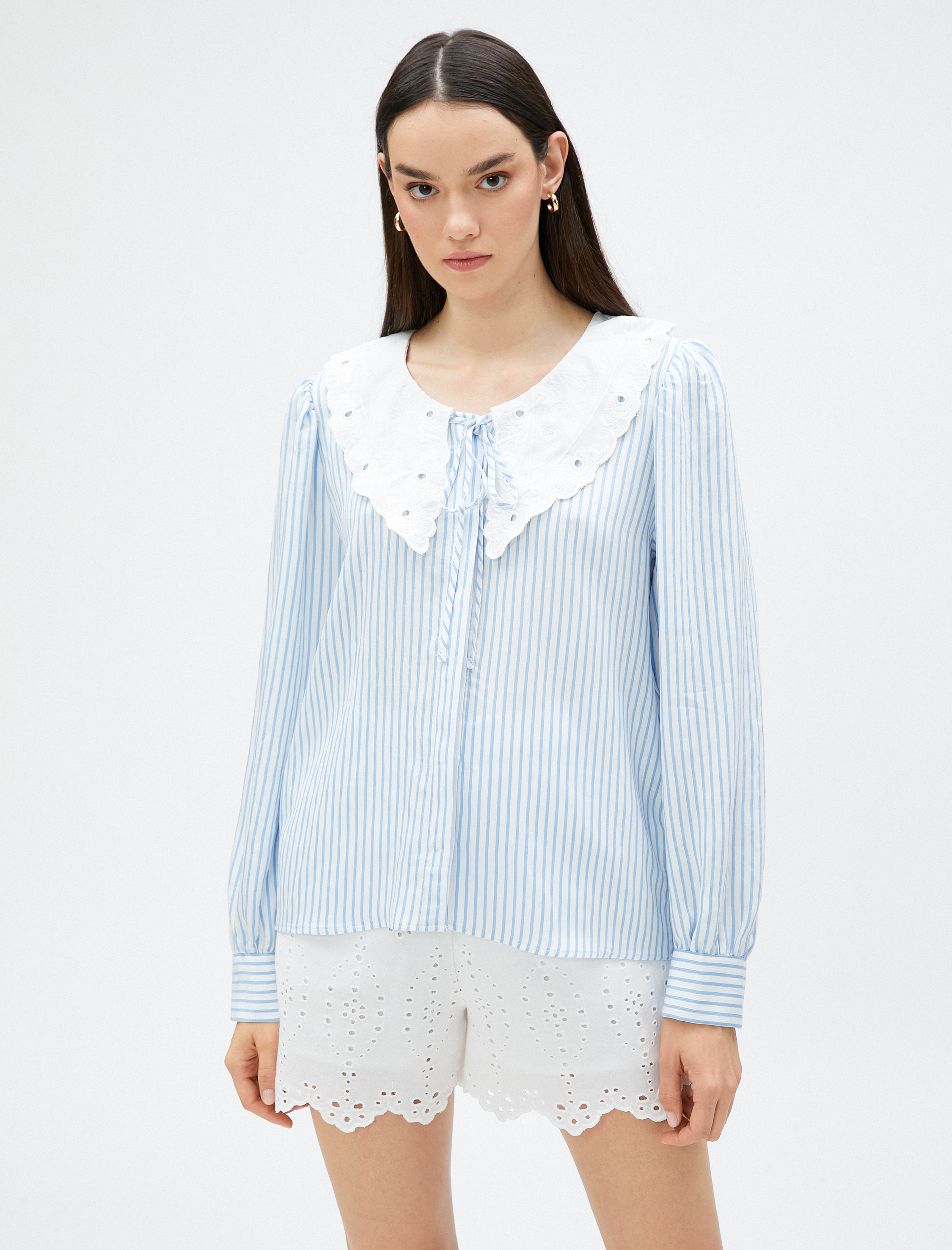   Dantel Yaka Gömlek Gizli Düğmeli