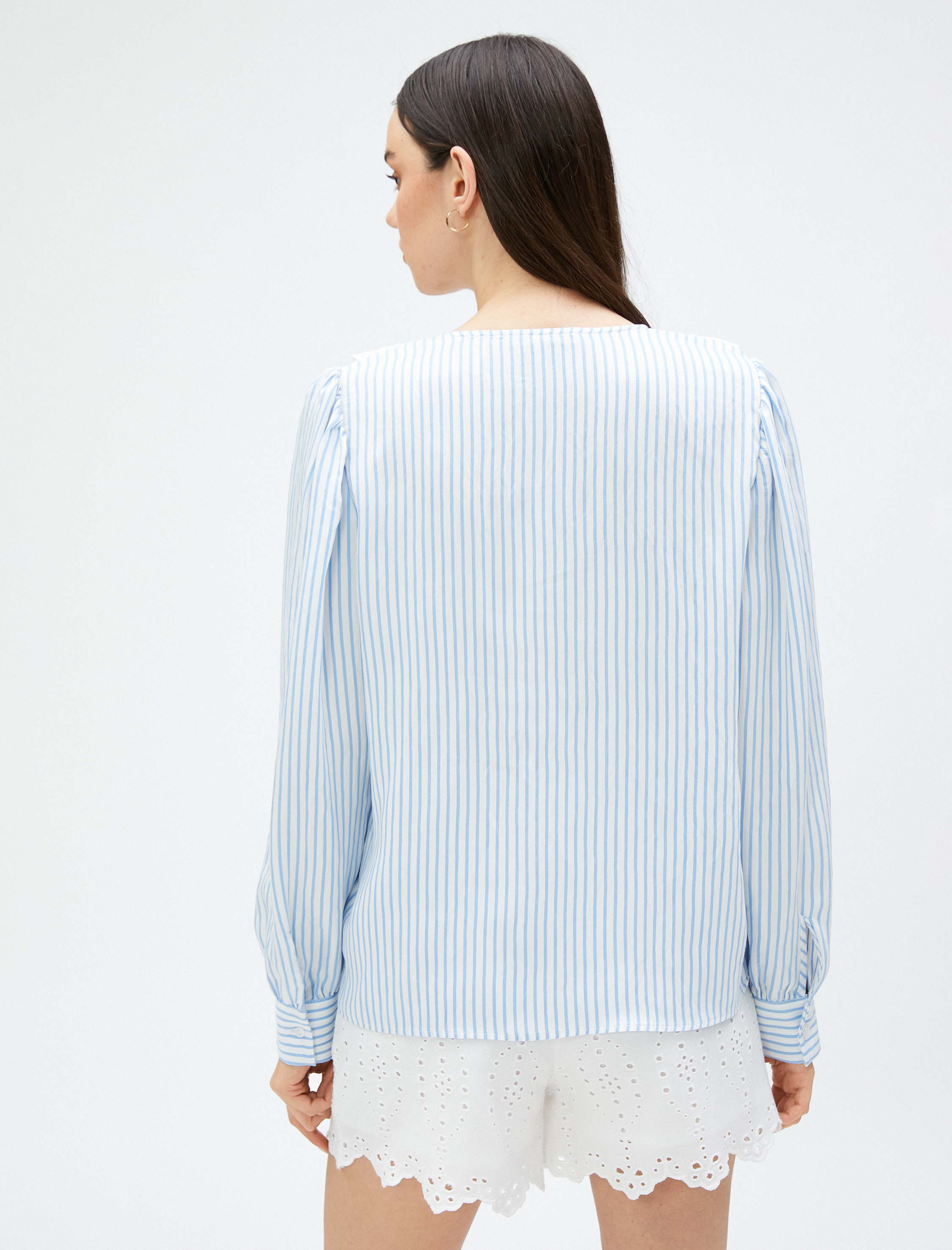   Dantel Yaka Gömlek Gizli Düğmeli