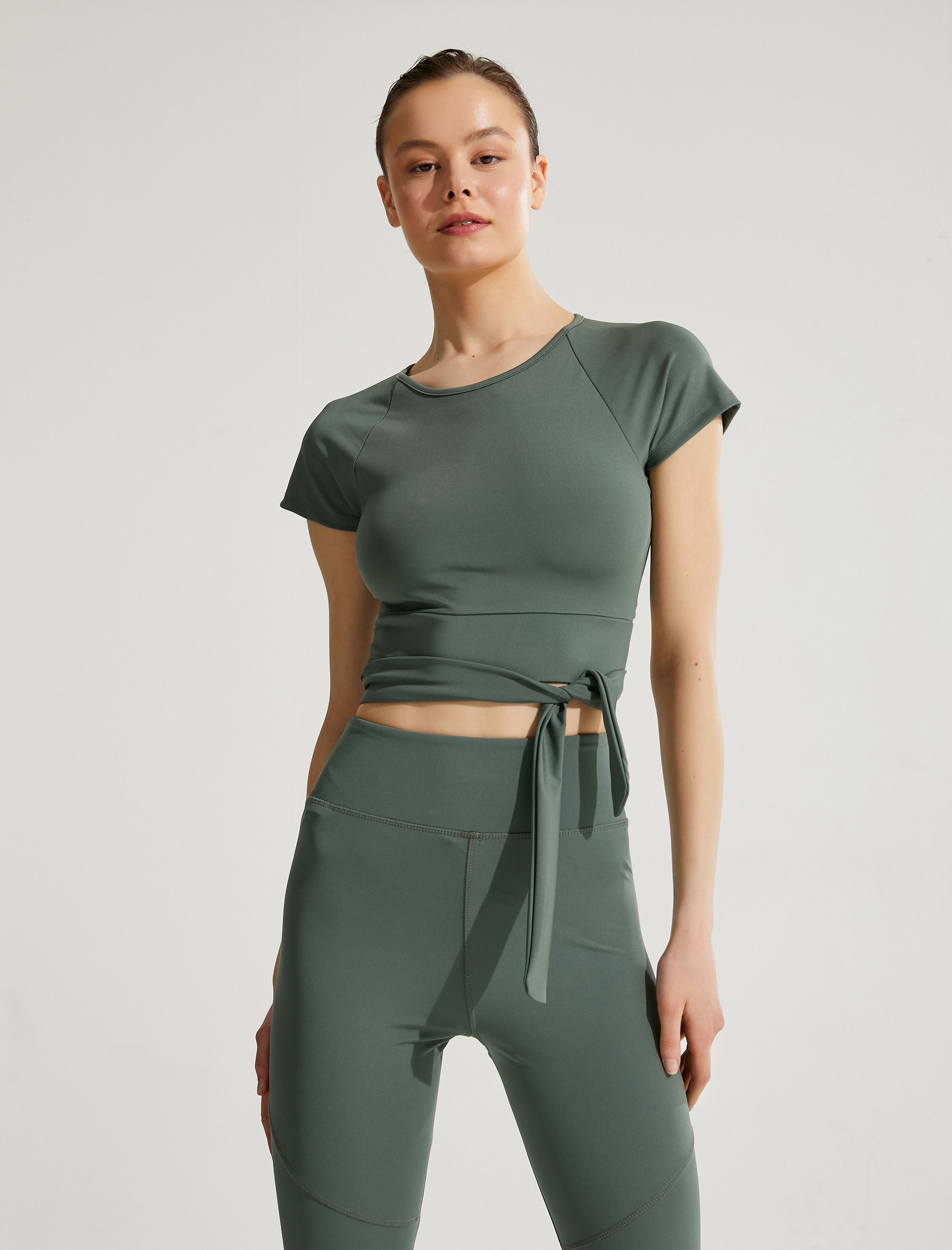   Crop Yoga Tişörtü Bağlama Detaylı Kısa Reglan Kollu