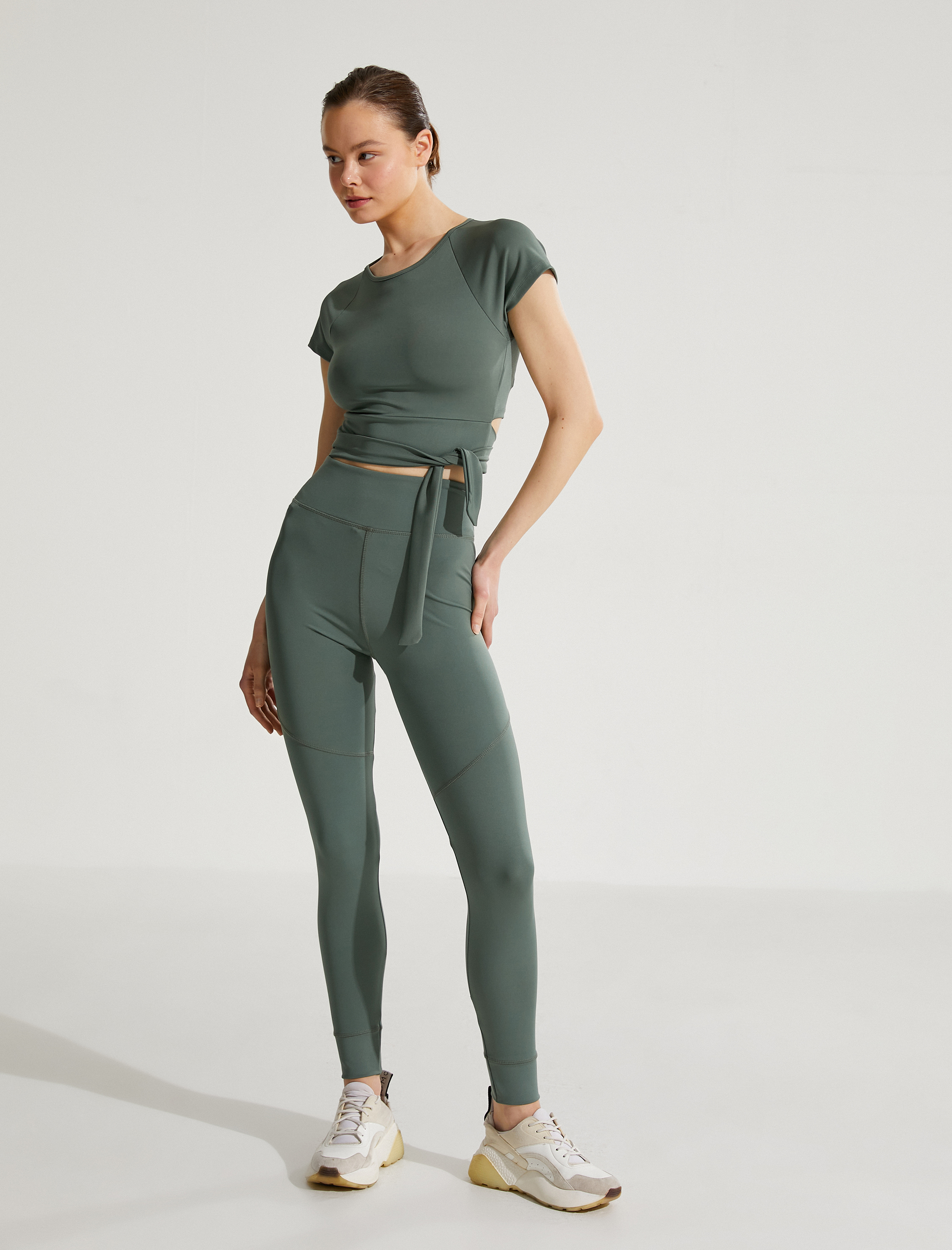   Crop Yoga Tişörtü Bağlama Detaylı Kısa Reglan Kollu