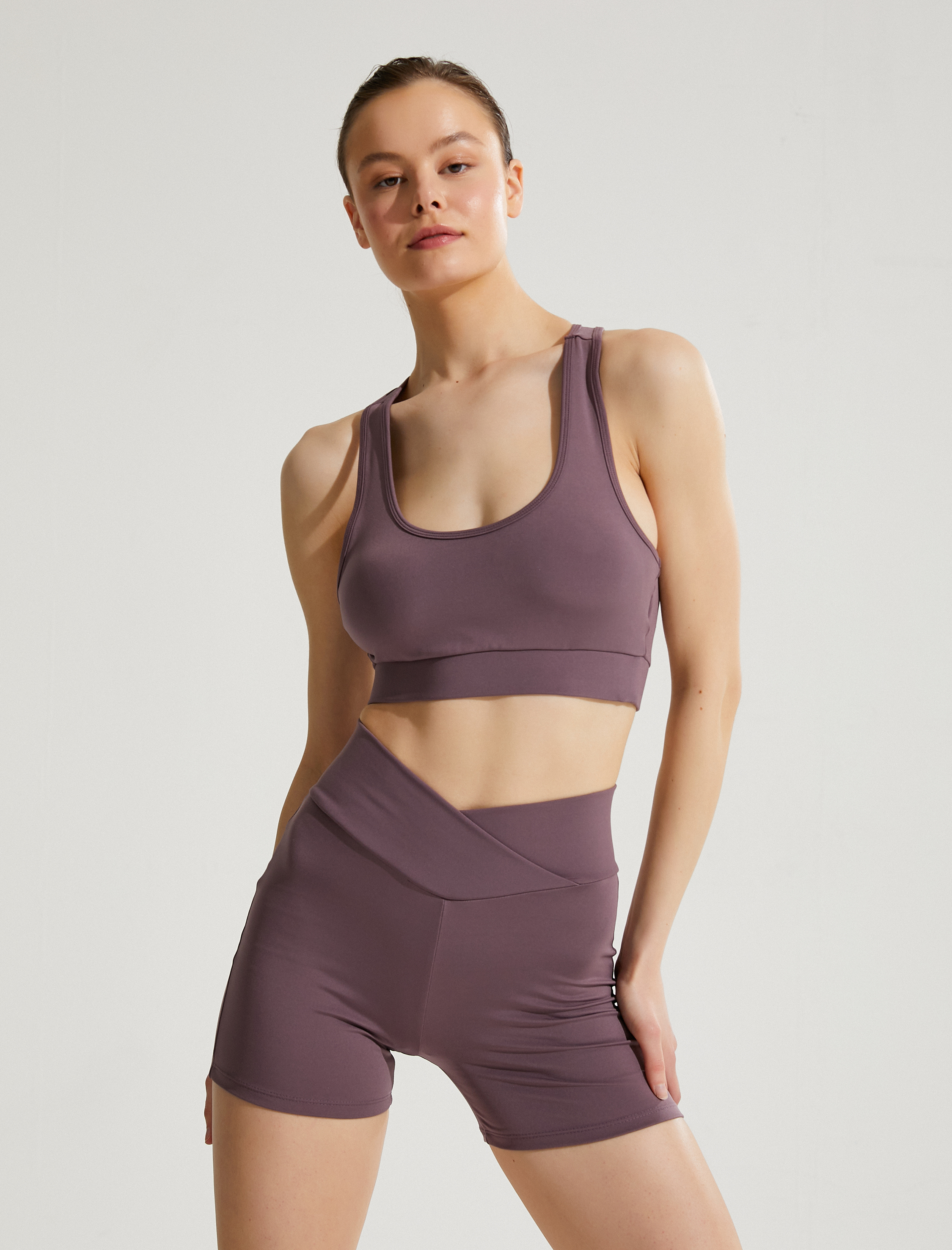   Basic Sporcu Sütyeni Dolgulu Balensiz Halter Yaka Dar Kalıp