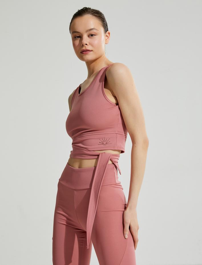  Yoga Atleti Yandan Bağlama Detaylı