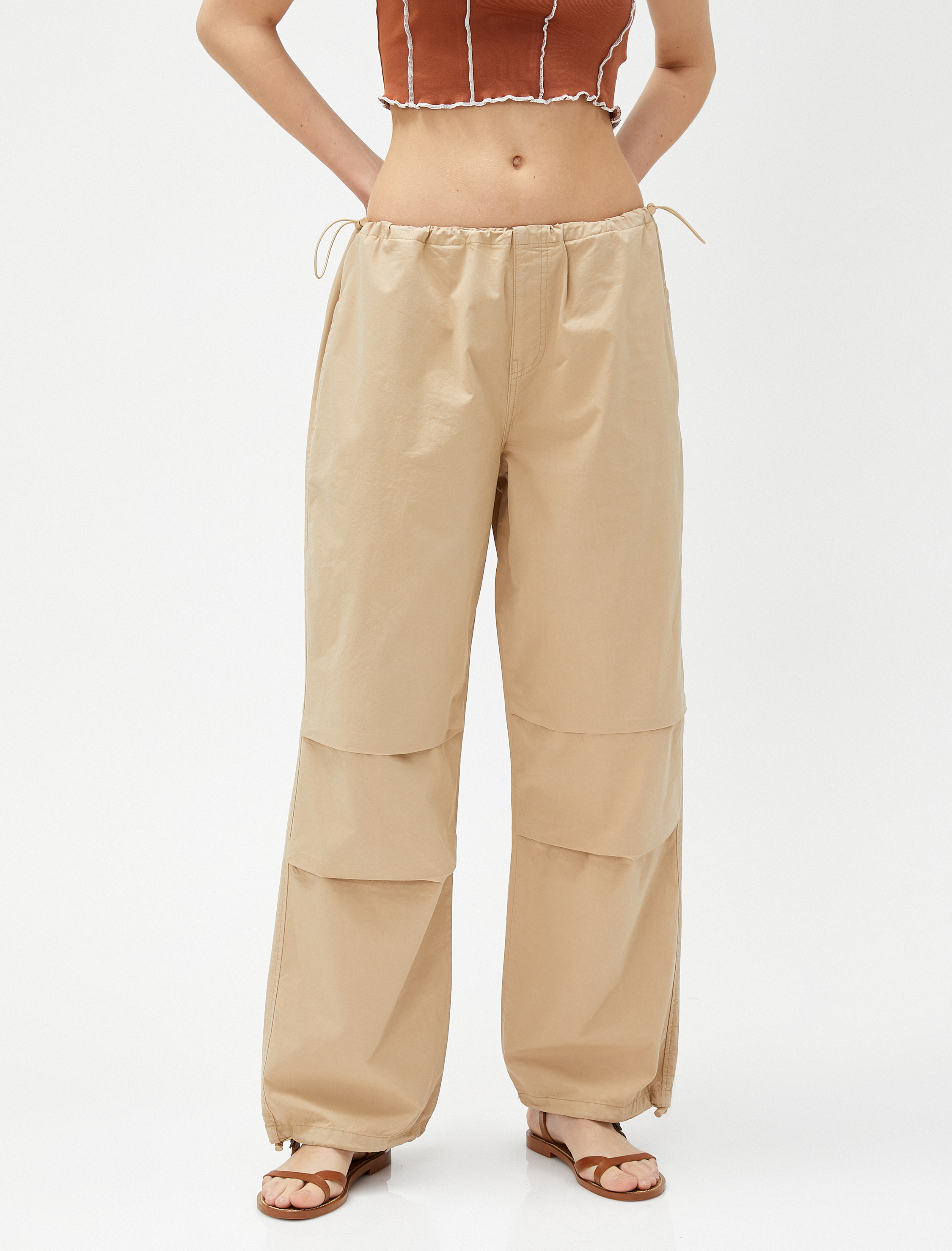 Koton Paraşüt Pantolon Cep Detaylı Beli ve Paçası Lastikli. 3