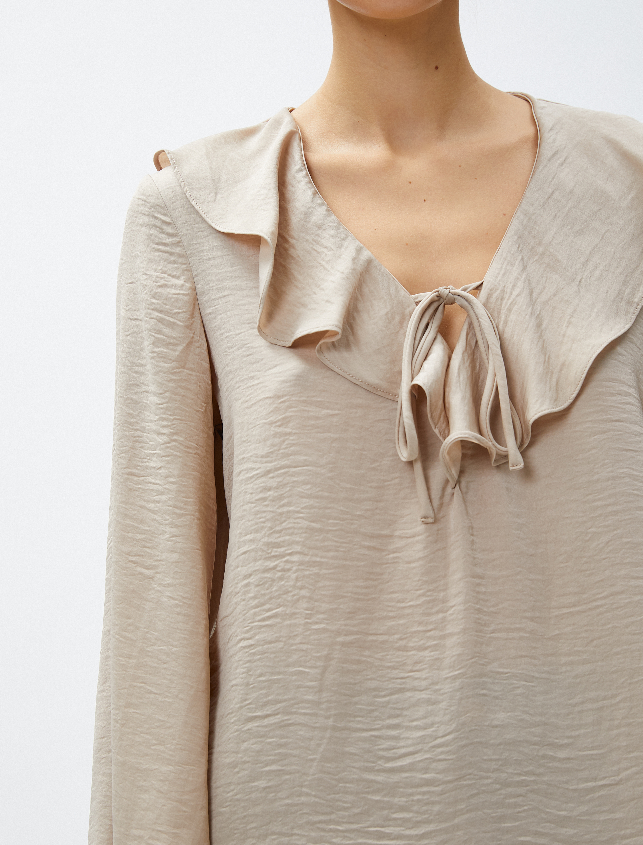   Volanlı Bluz V Yaka Uzun Kollu