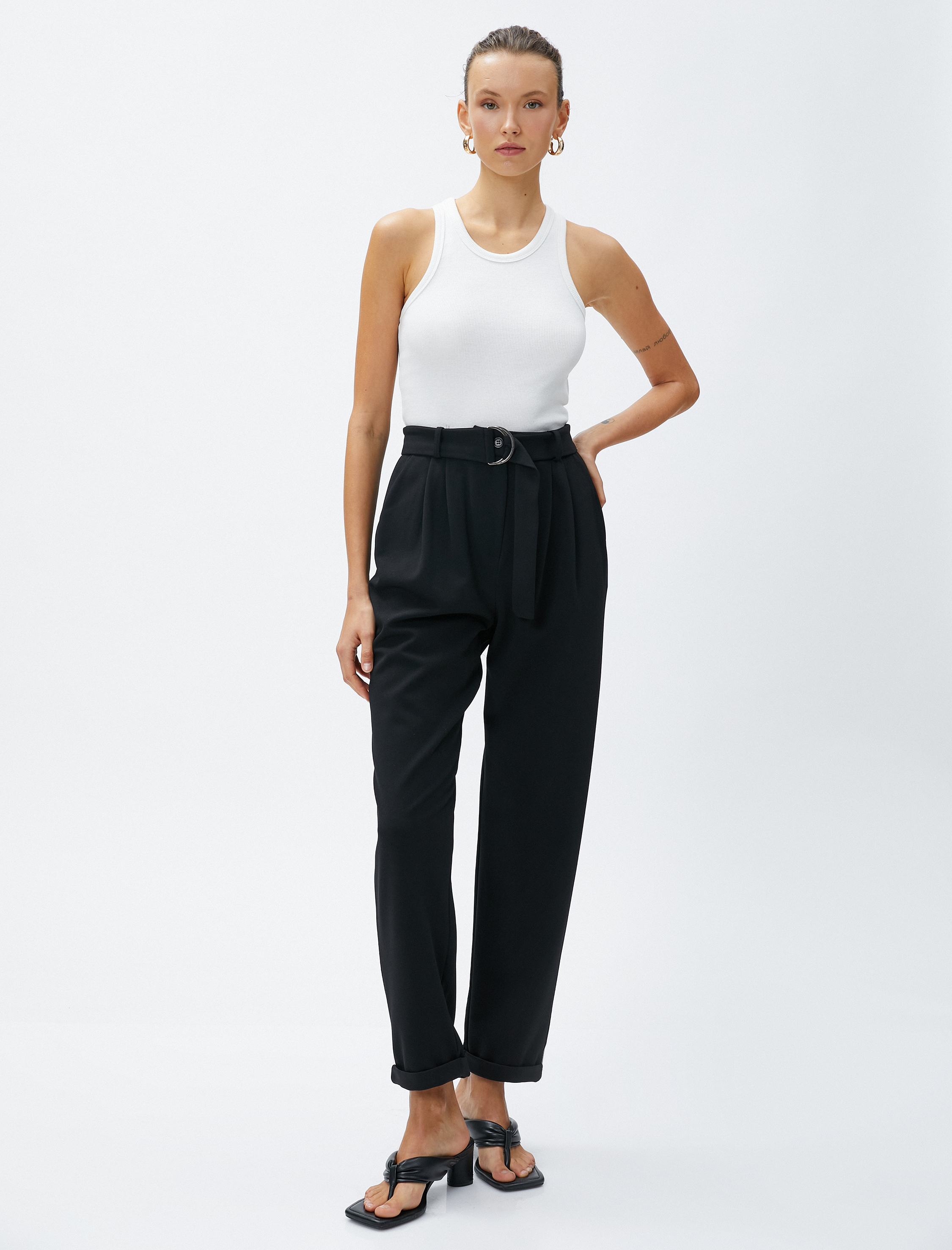   Havuç Pantolon Kemer Detaylı