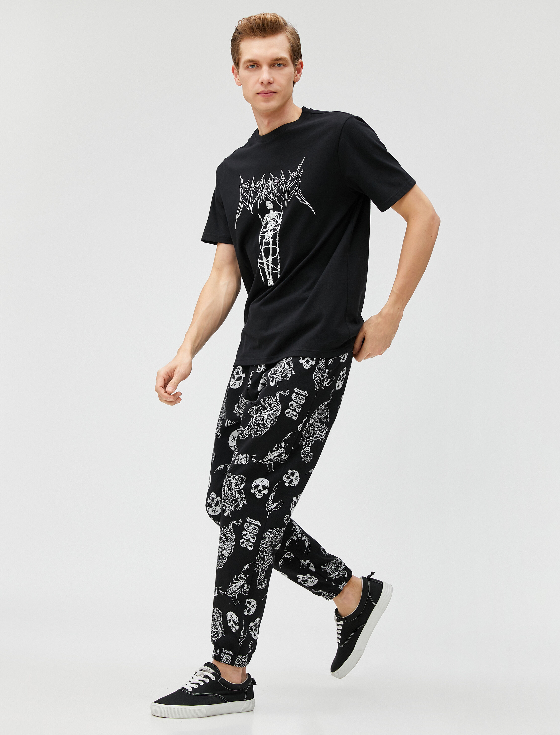   Jogger Eşofman Altı Kuru Kafa Baskılı Cepli Beli Bağcıklı