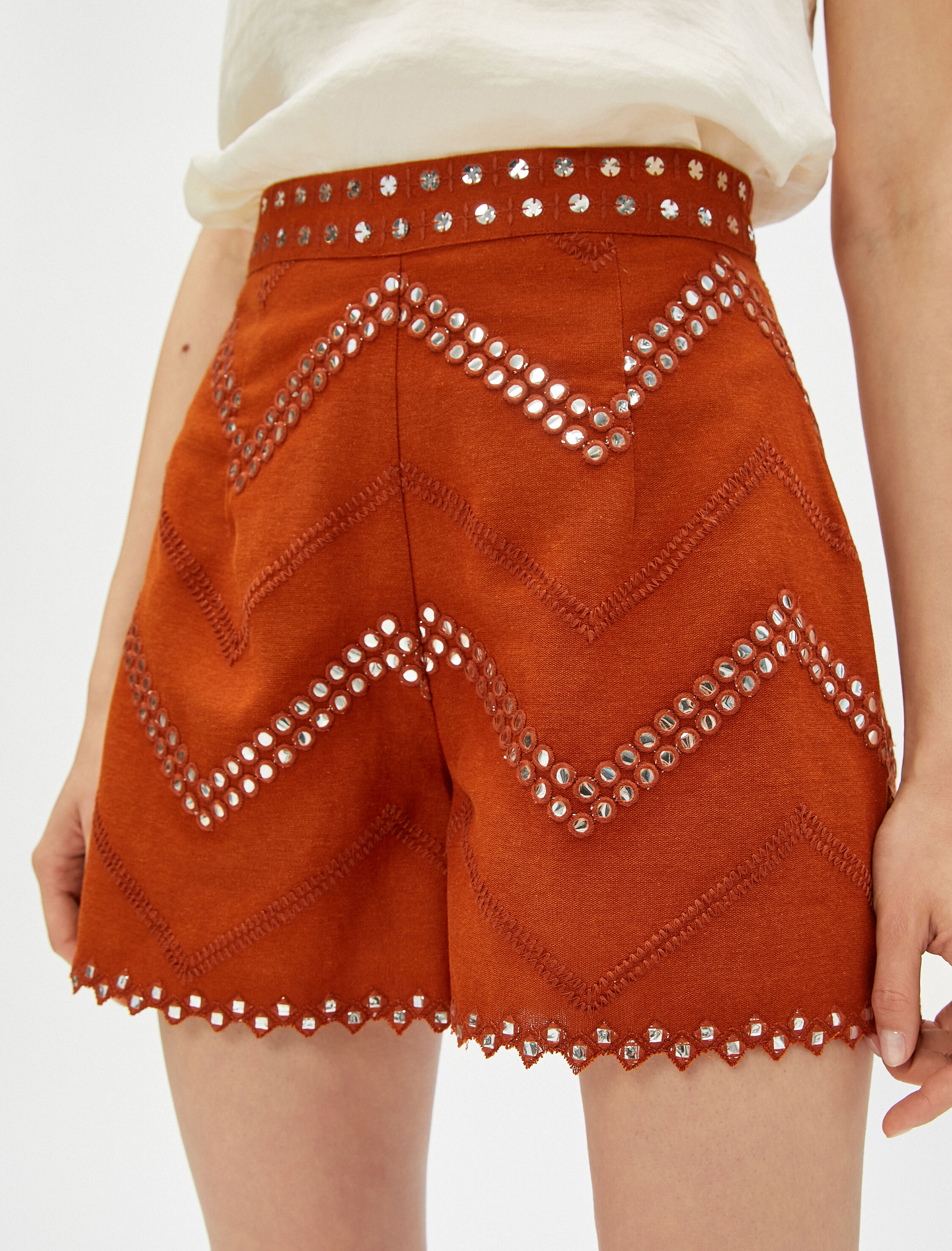   Etnik Görünümlü Şort Taşlı