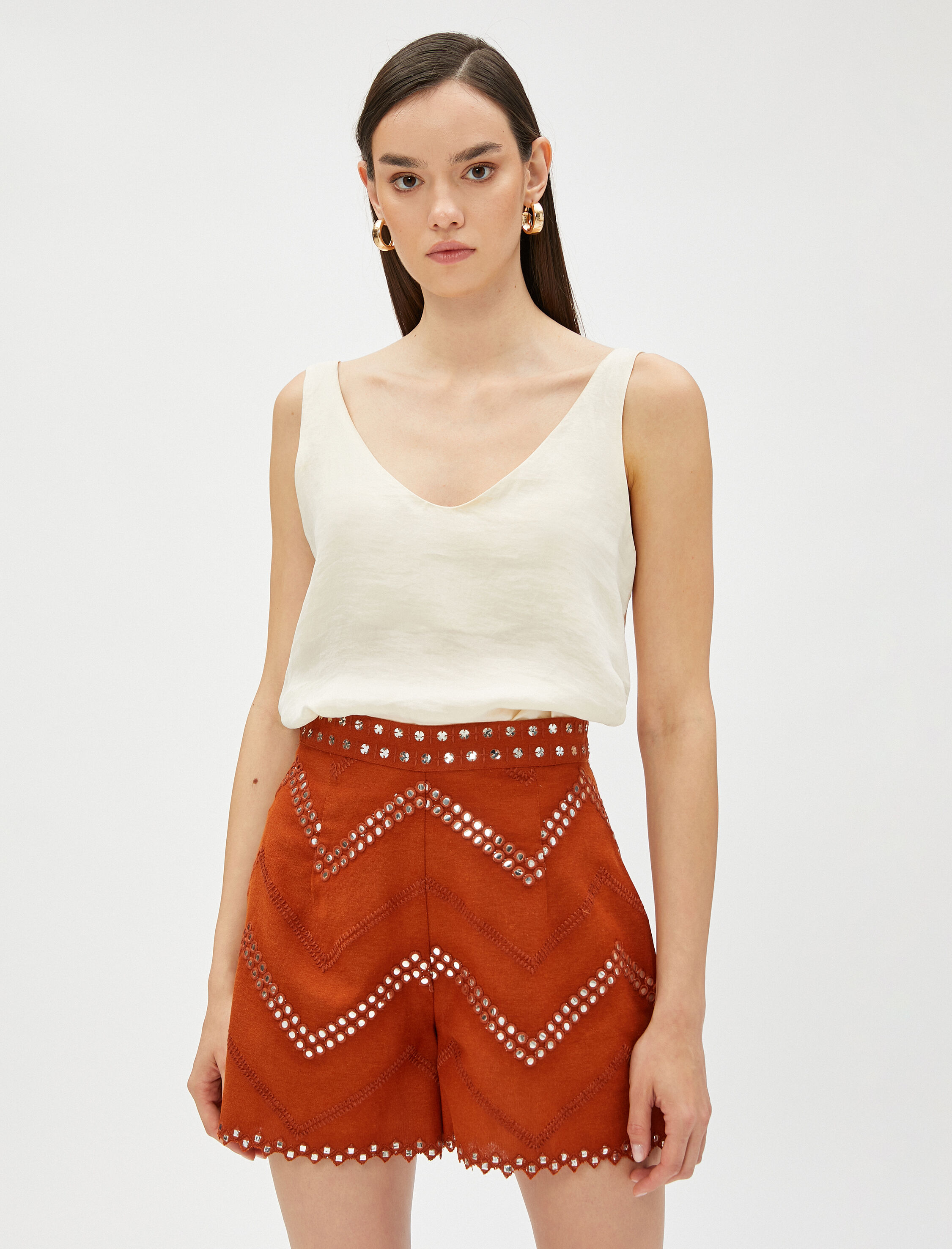   Etnik Görünümlü Şort Taşlı