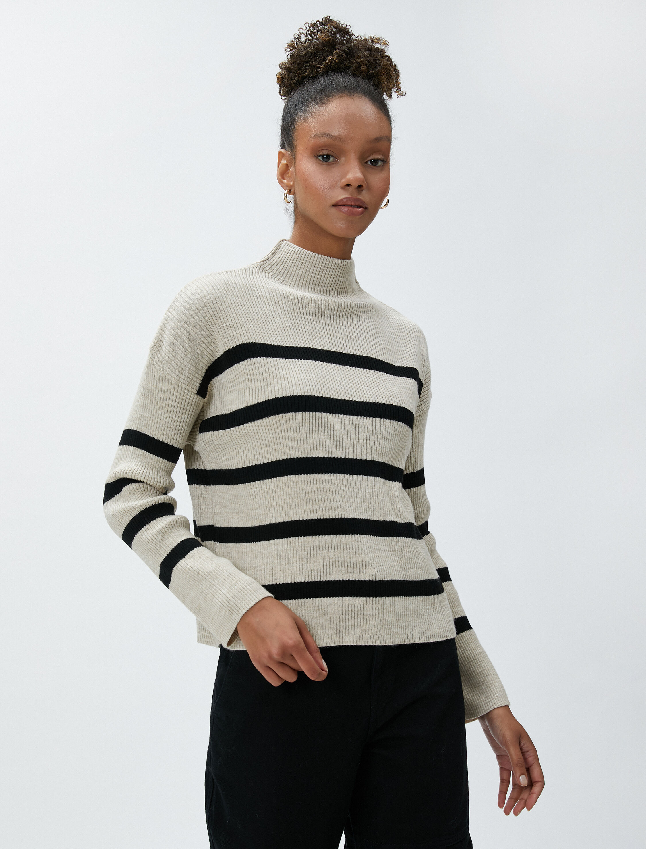   Dik Yaka Triko Kazak Fitilli Düşük Omuzlu Uzun Kollu