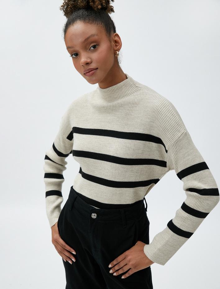  Dik Yaka Triko Kazak Fitilli Düşük Omuzlu Uzun Kollu