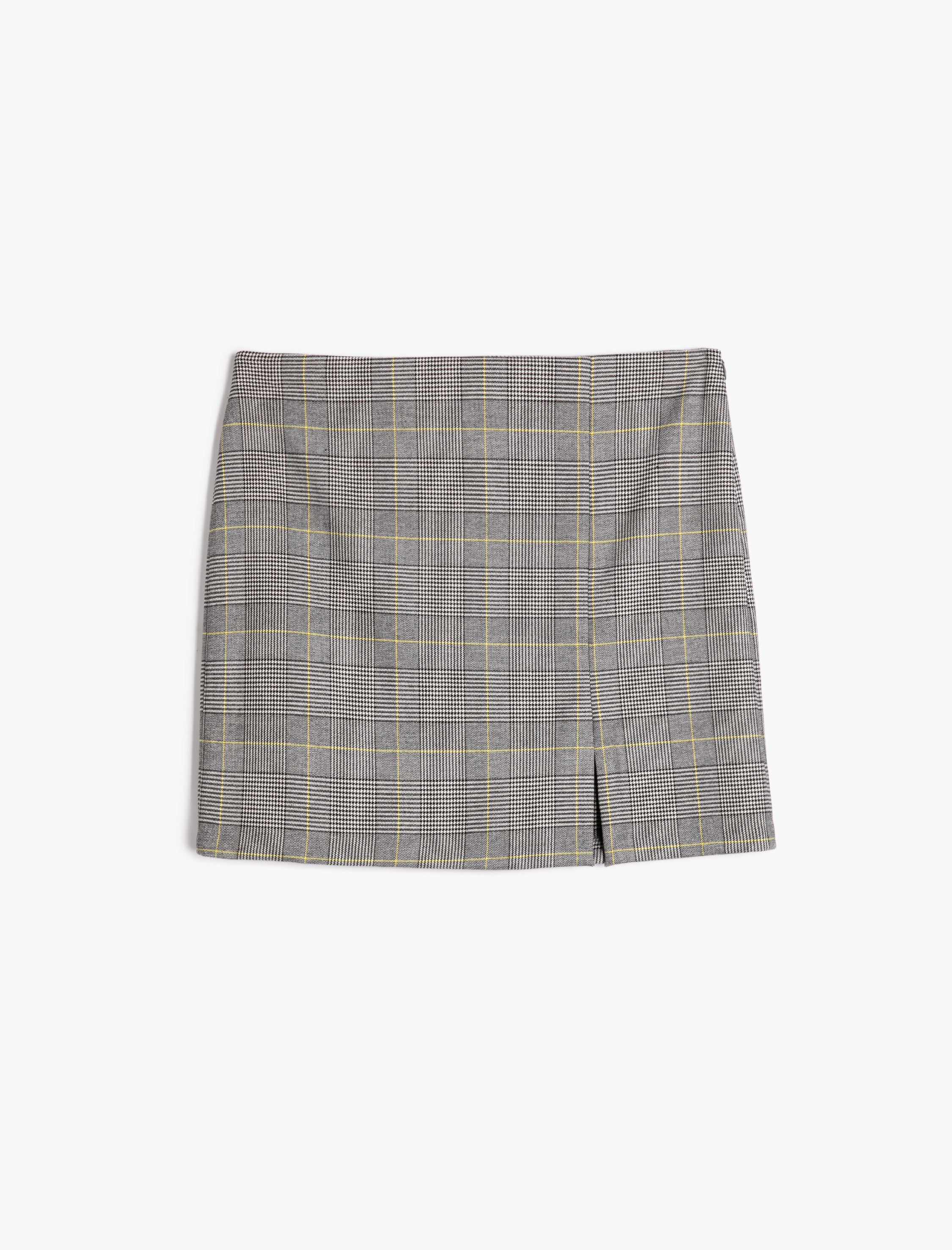   Yırtmaç Detaylı Mini Etek