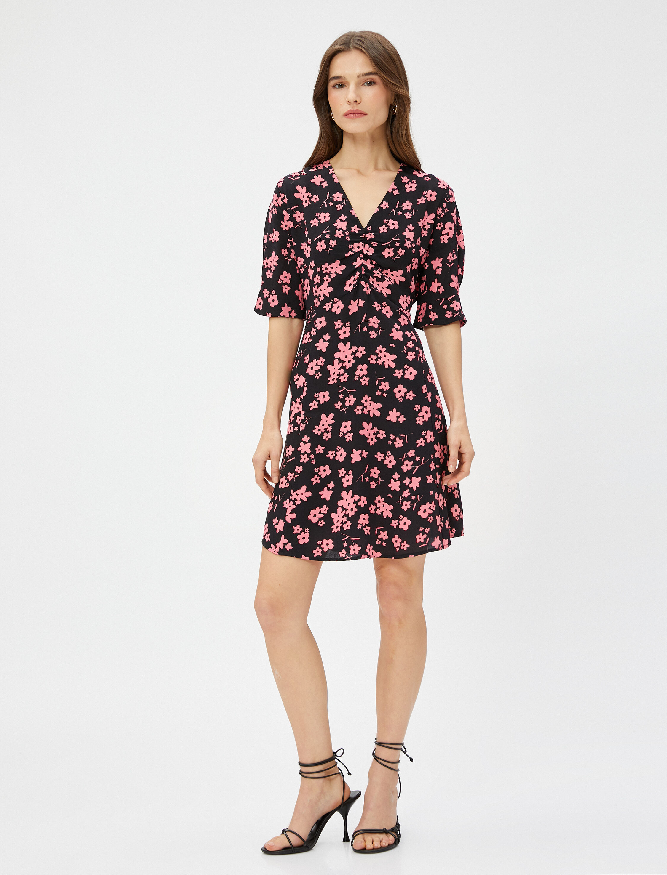 Çiçekli Mini Viskon Elbise Kısa Kollu V Yaka