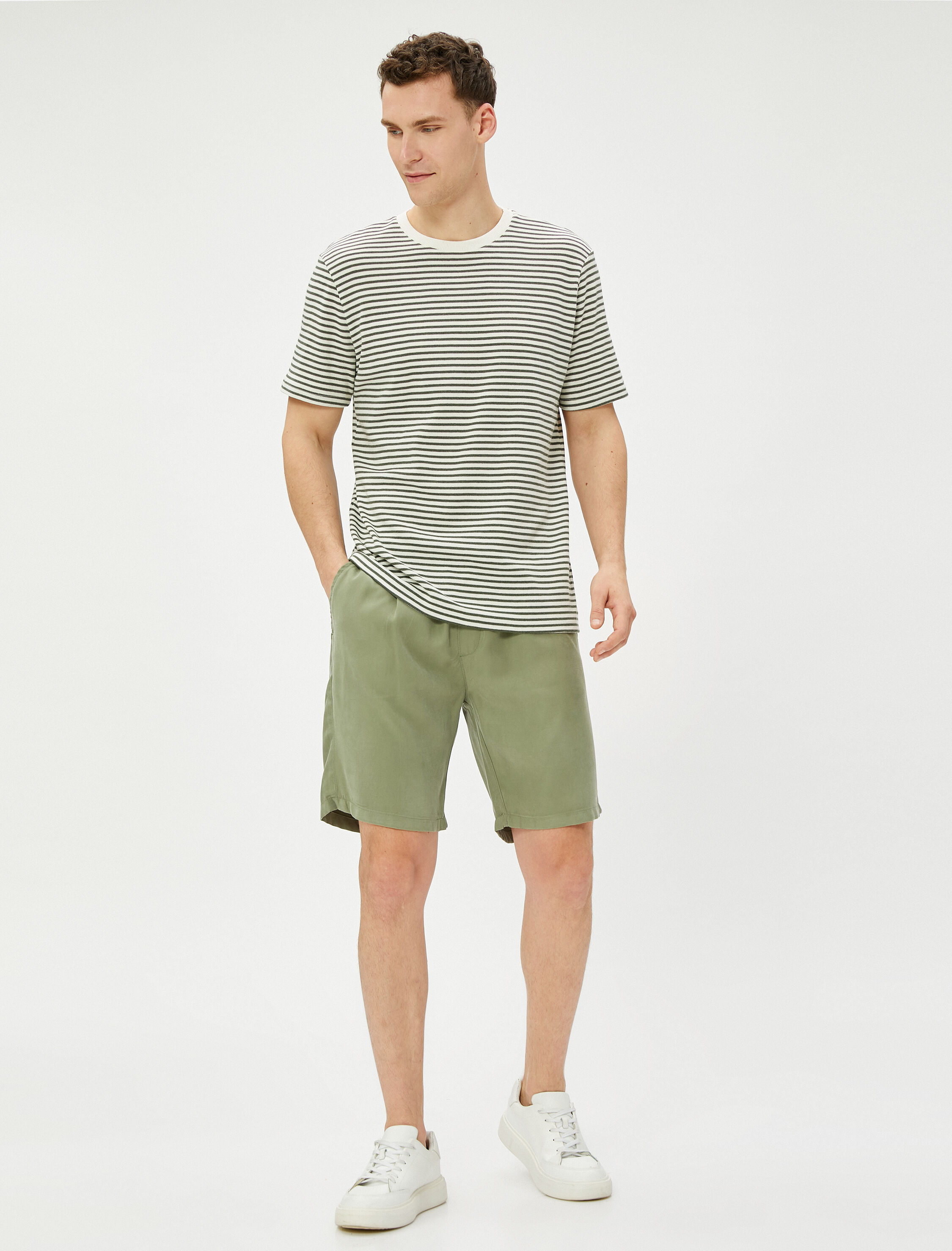   Basic Bermuda Şort Beli Bağcıklı Cep Detaylı