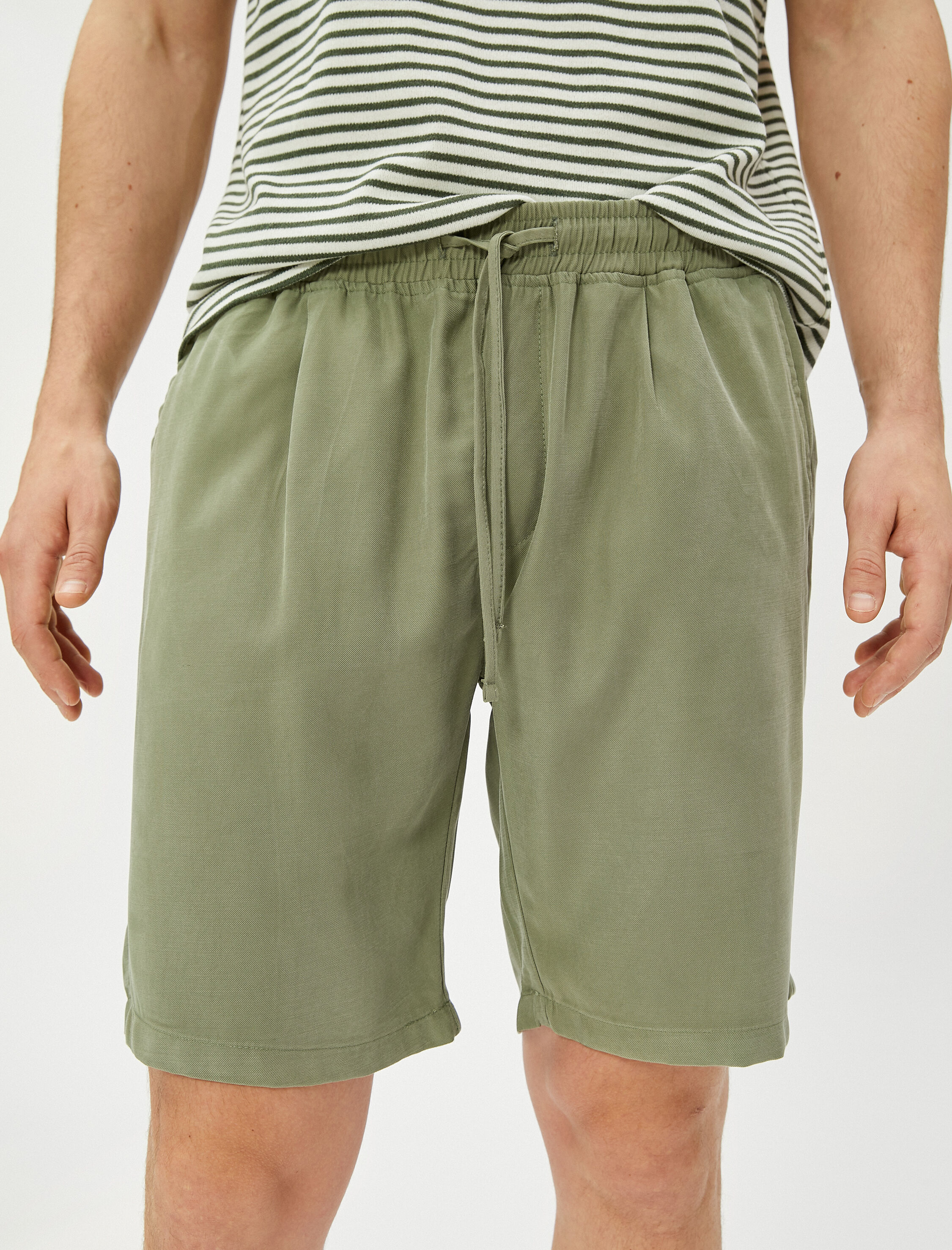   Basic Bermuda Şort Beli Bağcıklı Cep Detaylı