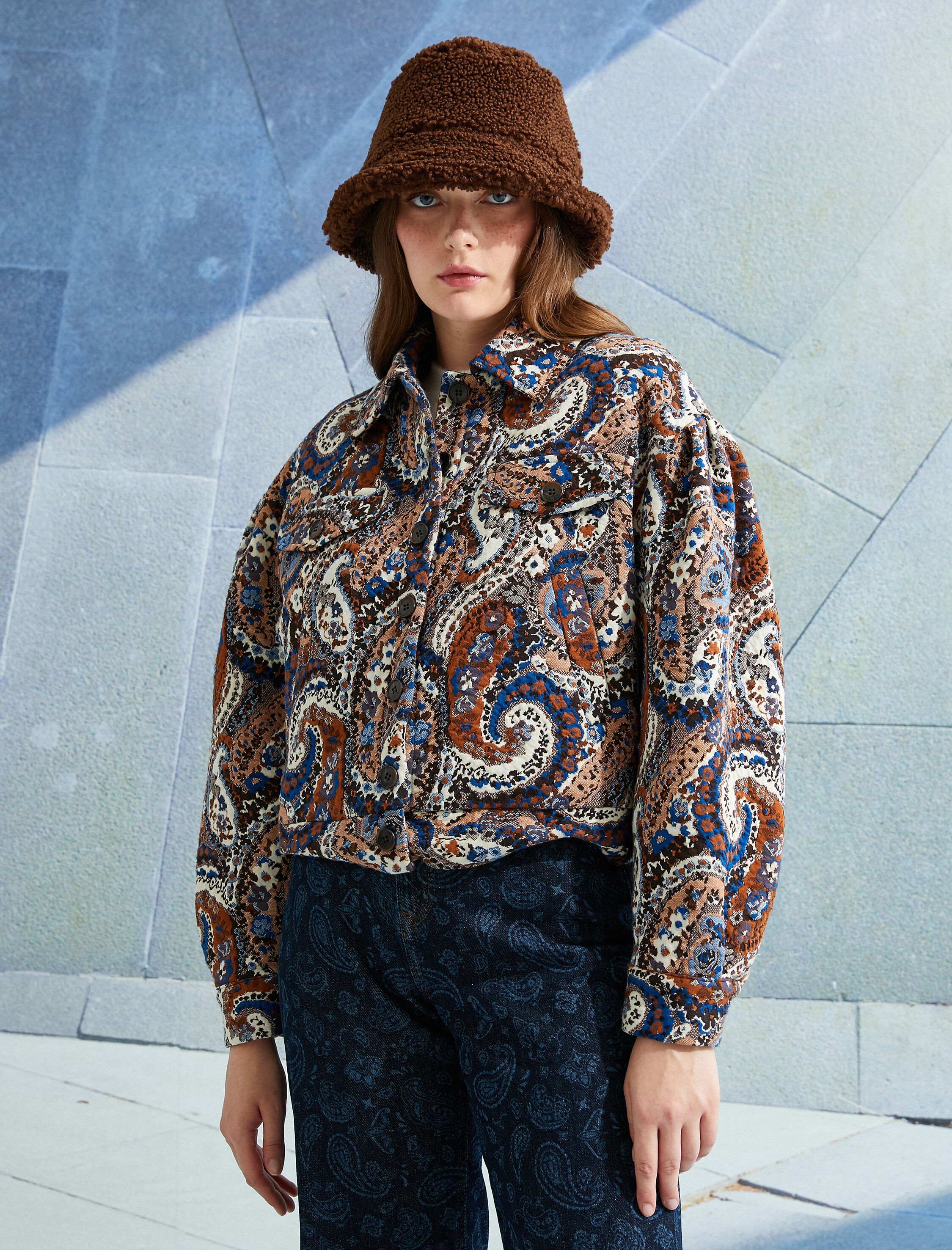   Etnik Desenli Katlı Yaka Kısa Ceket