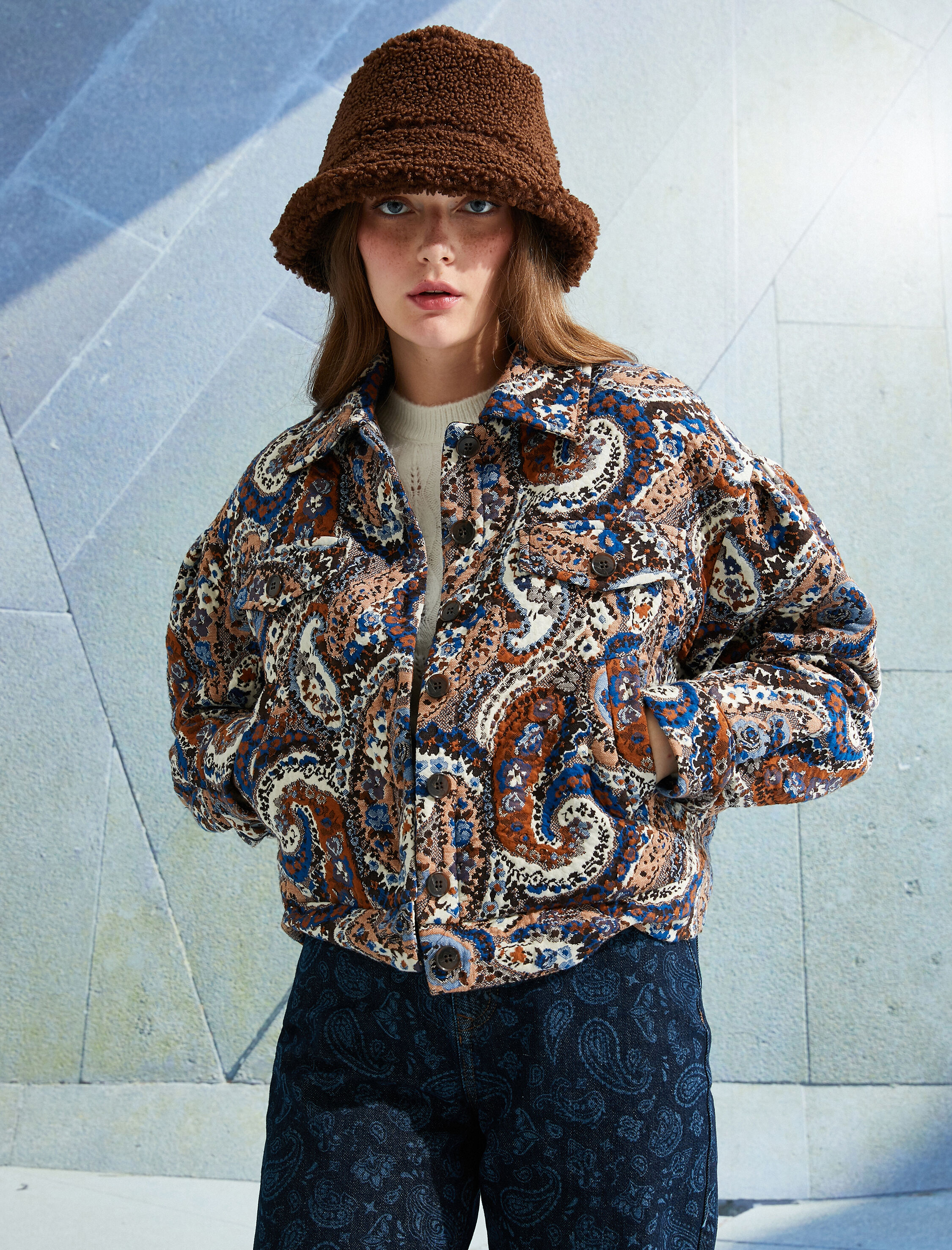   Etnik Desenli Katlı Yaka Kısa Ceket