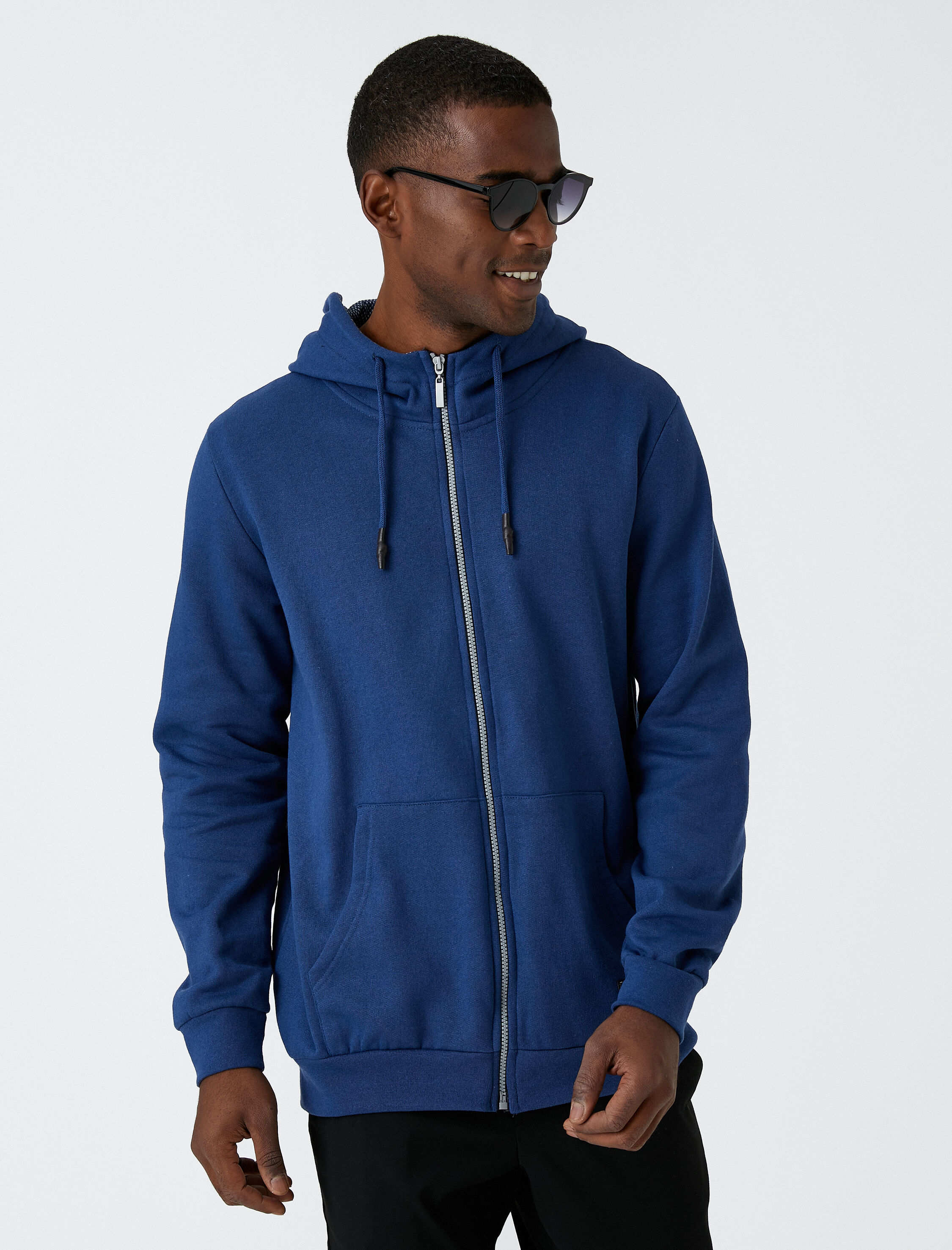   Fermuarlı Kapşonlu Sweatshirt Cepli Etiket Baskılı