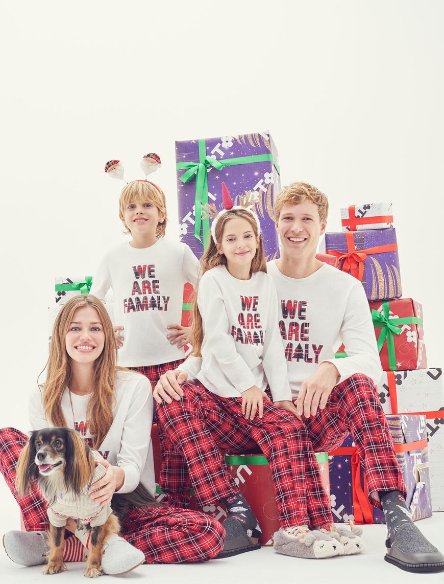   Yılbaşı Temalı Kışlık Pijama Takımı Slogan Baskılı Kareli