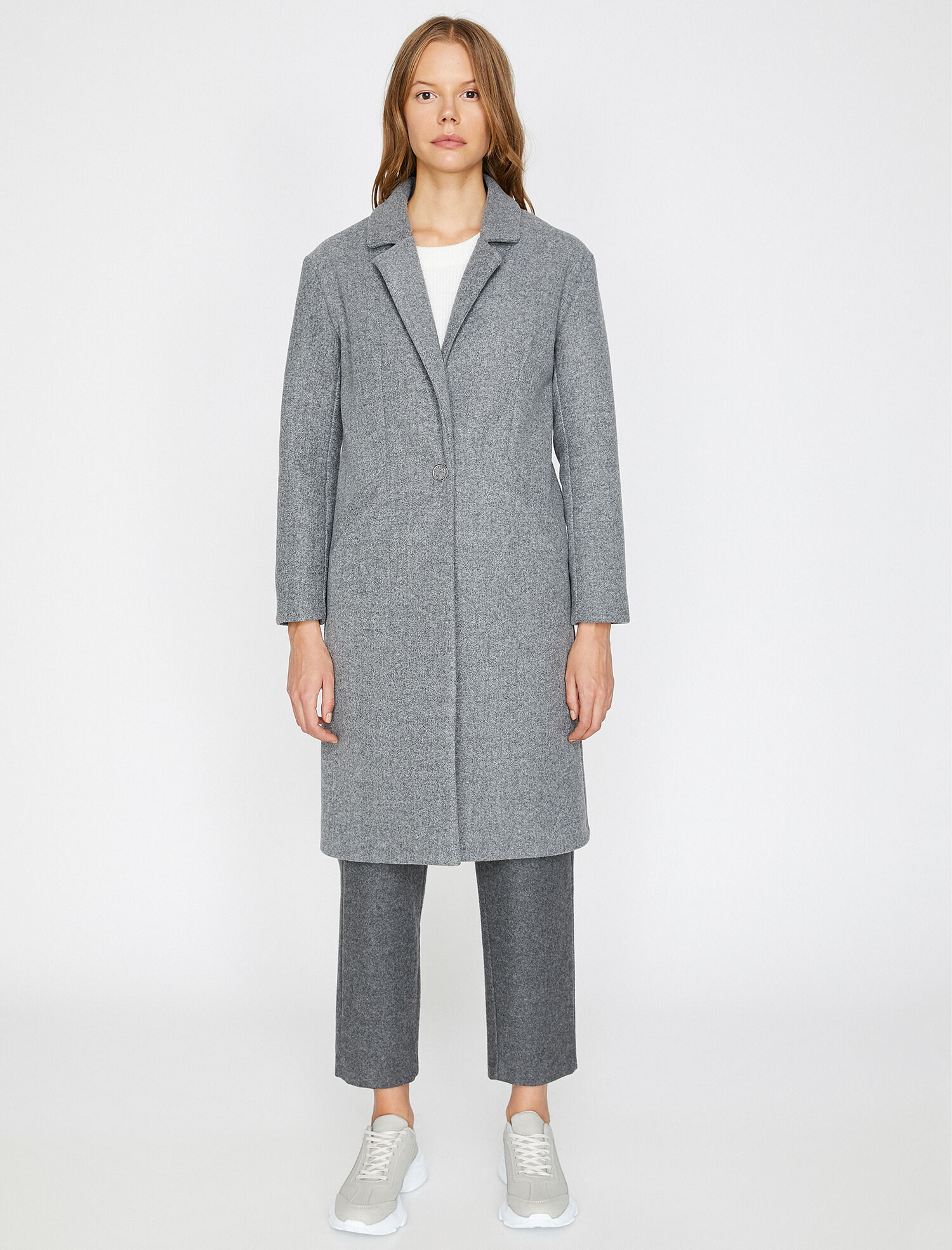   Düğme Detaylı Kaban