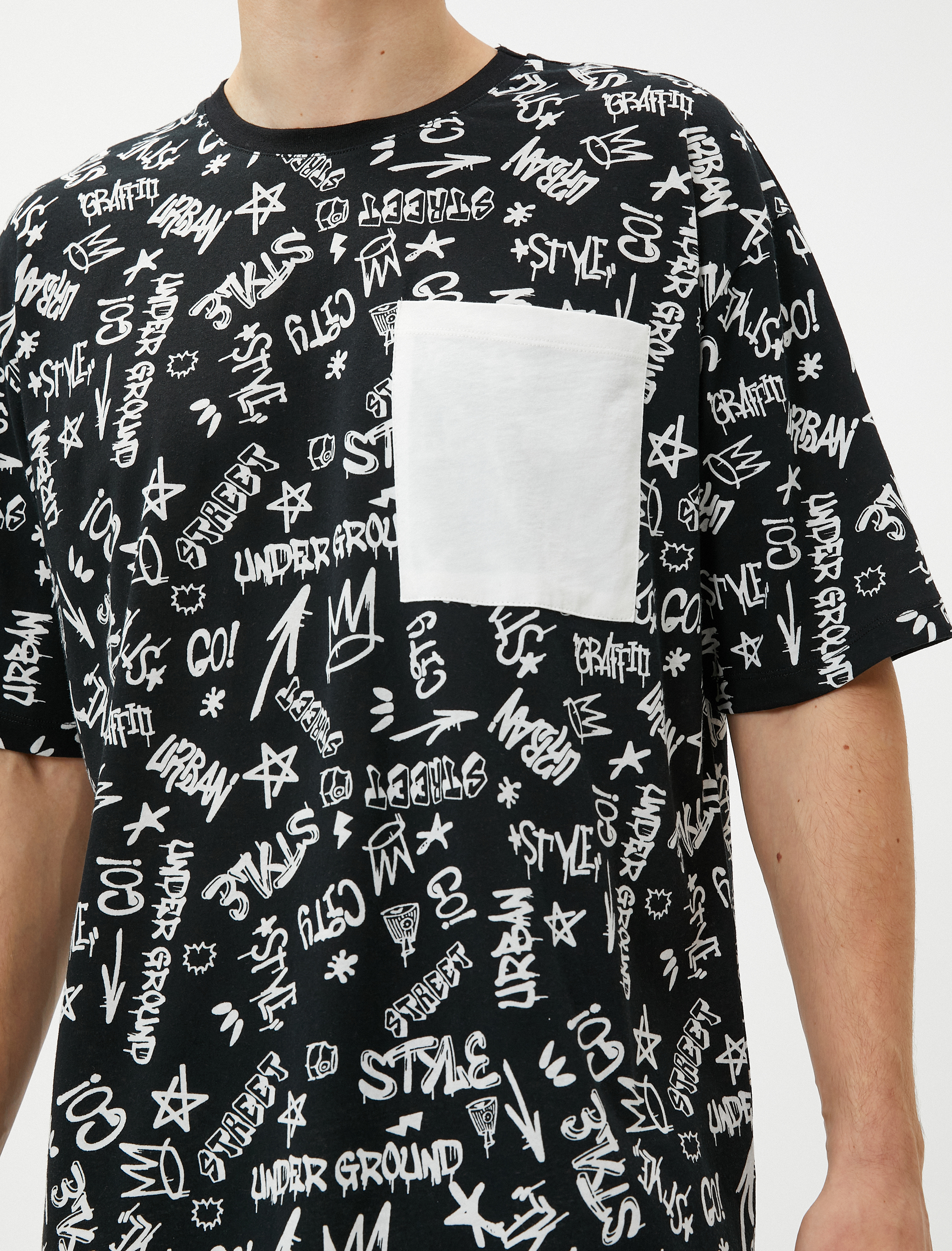 Koton Oversize Tişört Slogan Baskılı Cep Detaylı. 5