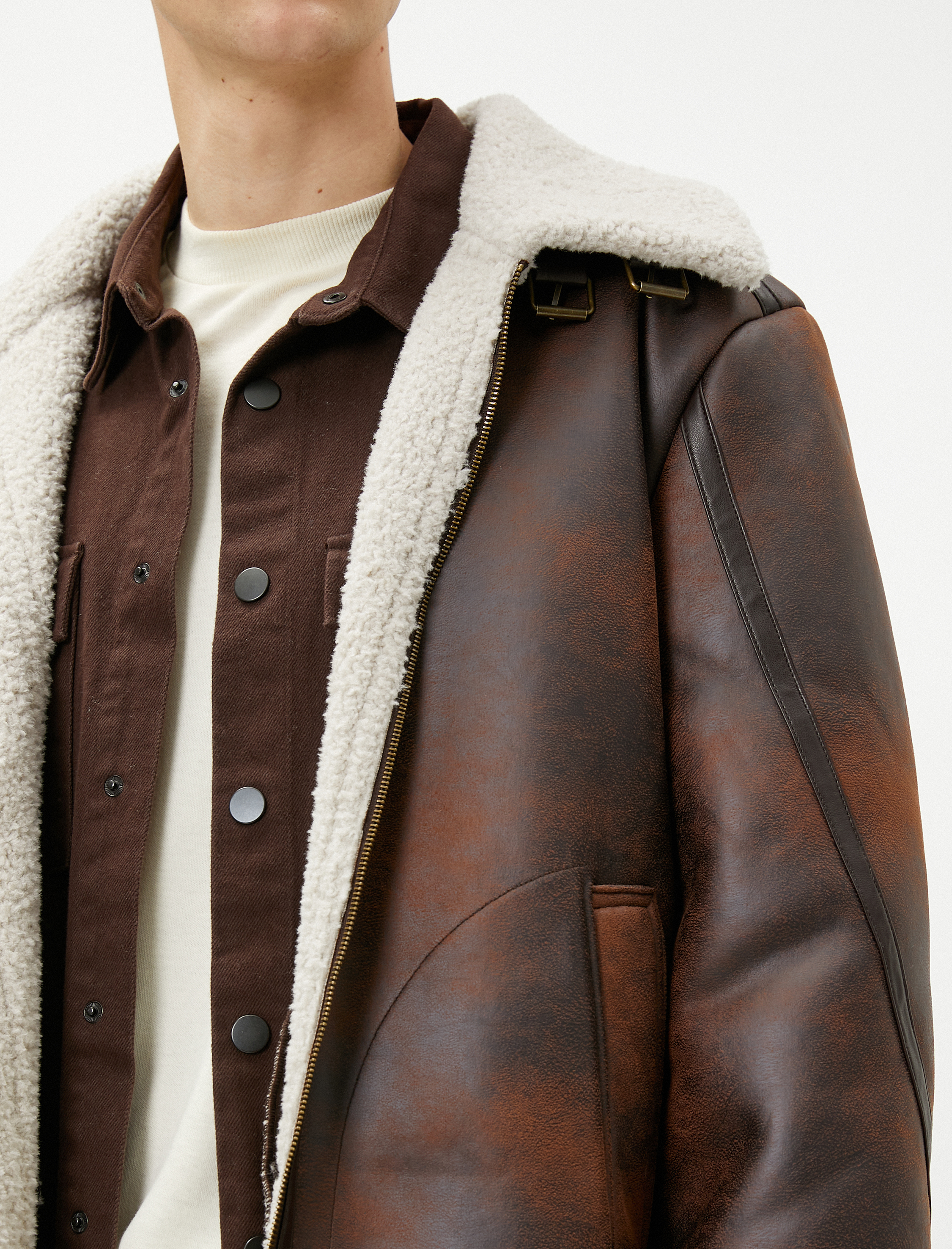   Deri Görünümlü Ceket Soyut Detaylı İçi Peluş Fermuarlı Cepli