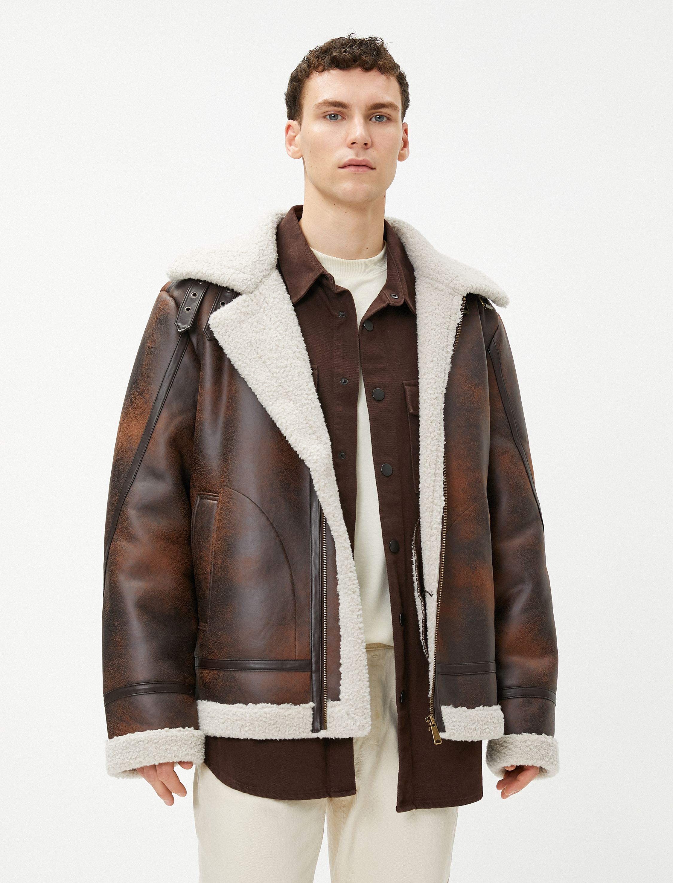   Deri Görünümlü Ceket Soyut Detaylı İçi Peluş Fermuarlı Cepli