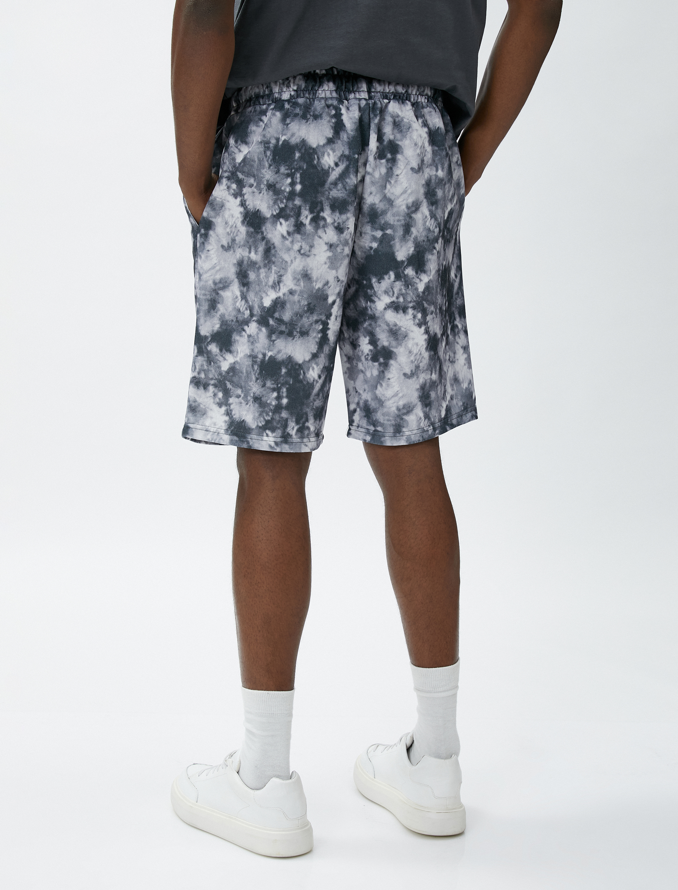   Beli Bağcıklı Şort Soyut Baskı Detaylı Cepli