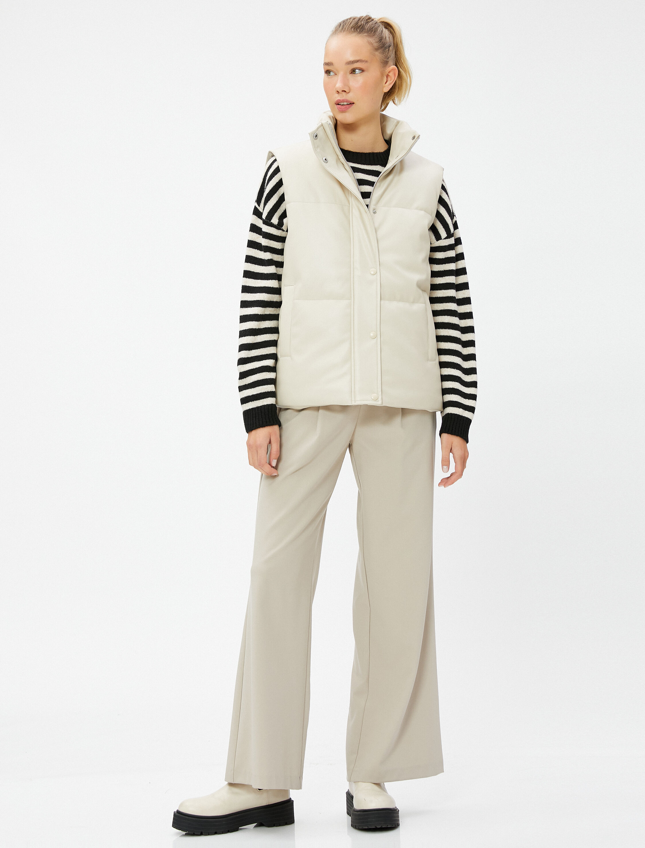   Deri Görünümlü Şişme Yelek Dik Yaka Cep Detaylı