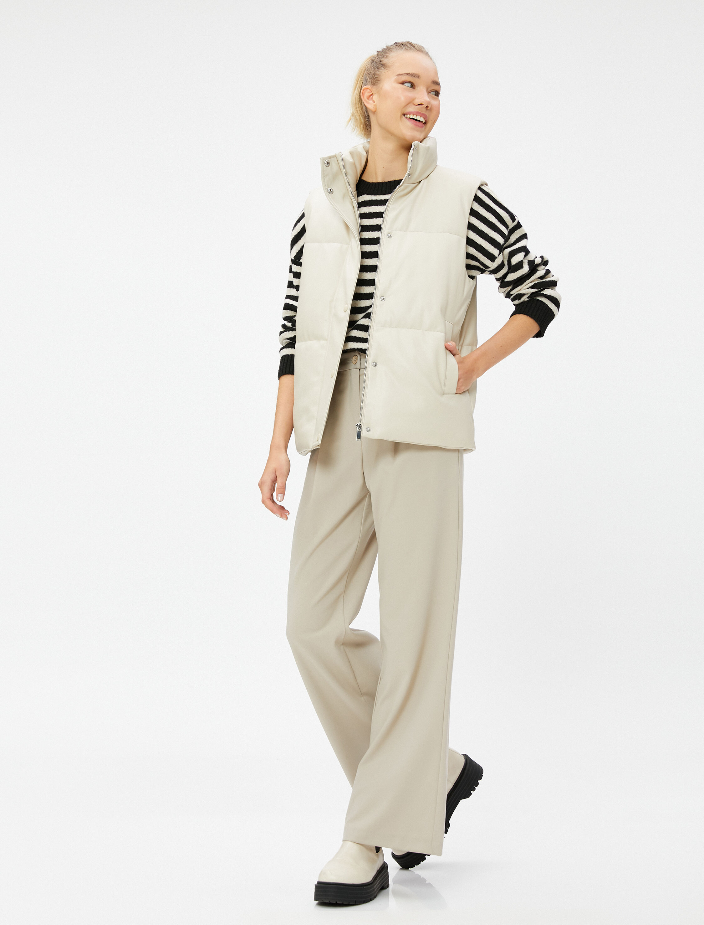   Deri Görünümlü Şişme Yelek Dik Yaka Cep Detaylı