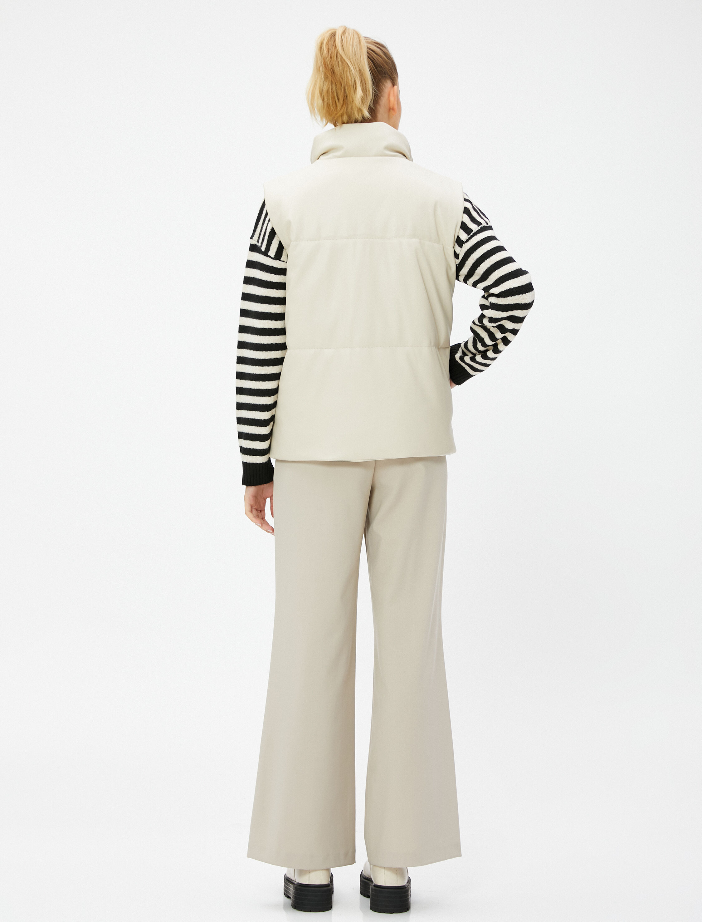   Deri Görünümlü Şişme Yelek Dik Yaka Cep Detaylı