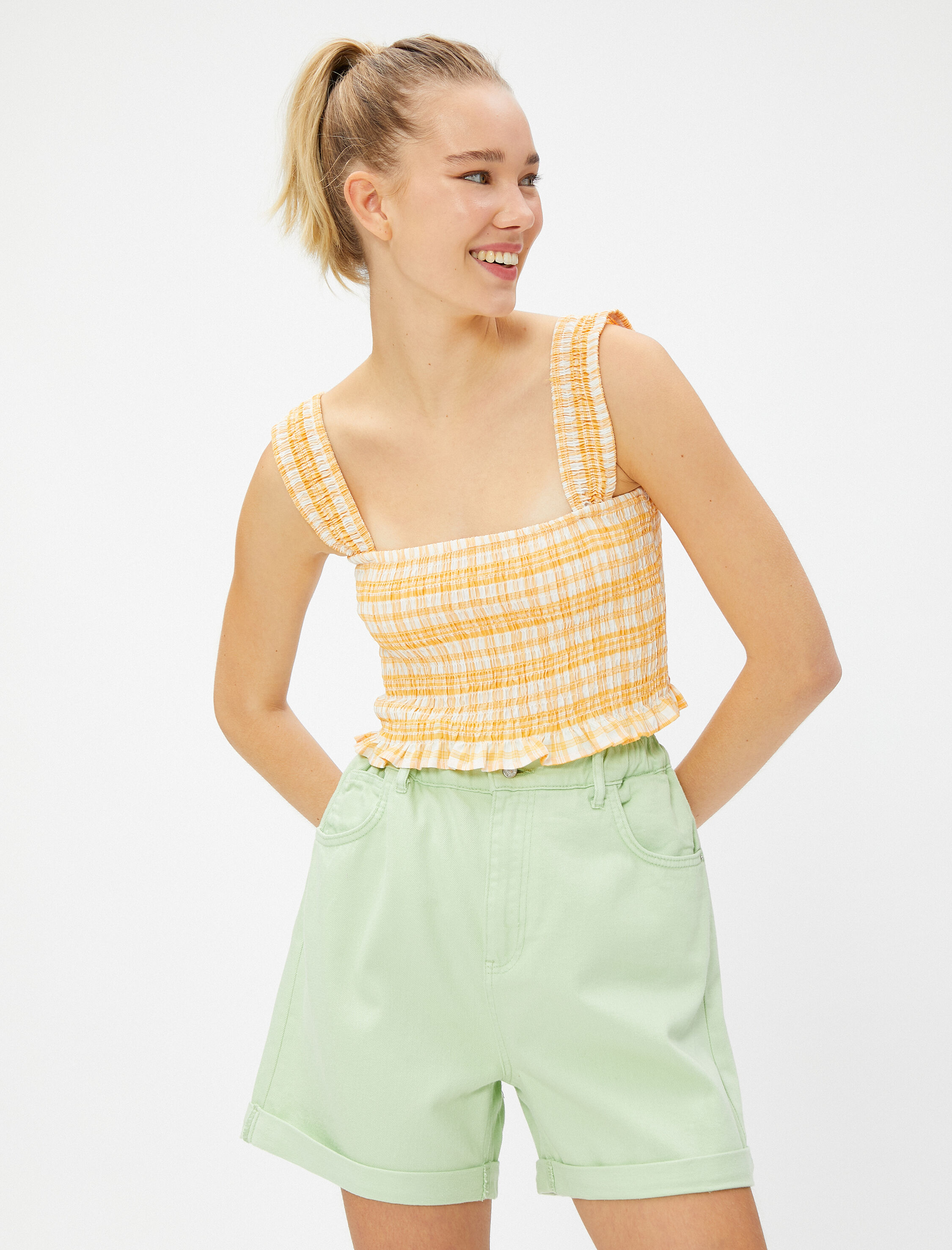   Yüksek Bel Şort Beli Lastikli Katlama Detaylı Pamuklu