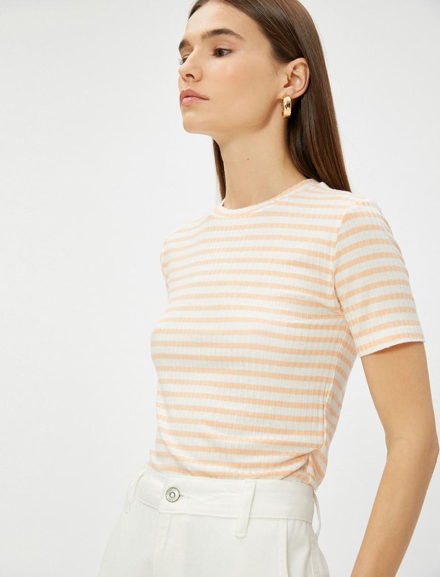   Ribanalı Tişört Slim Fit Kısa Kollu Bisiklet Yaka
