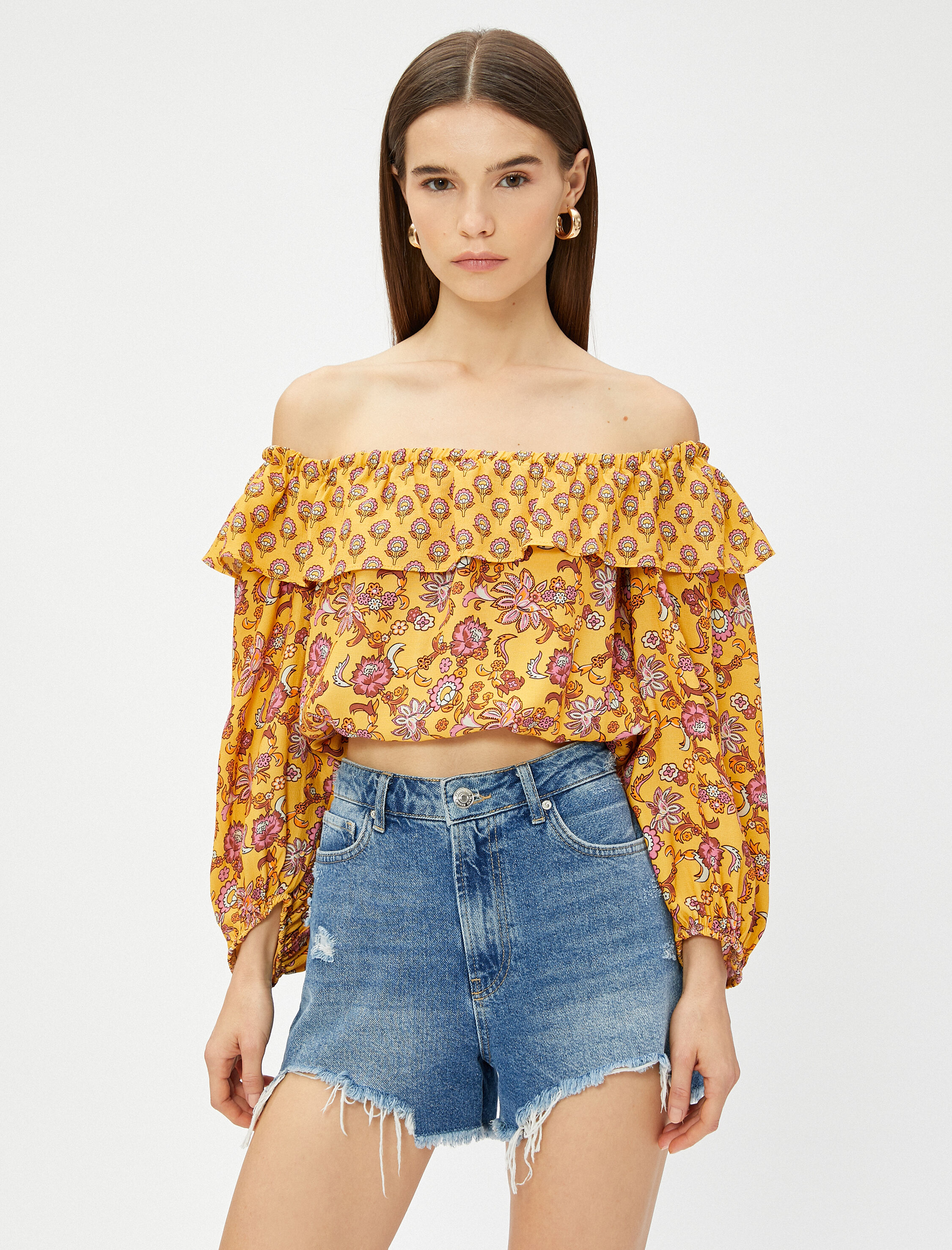   Madonna Yaka Omzu Açık Etnik Desenli Crop Fırfırlı