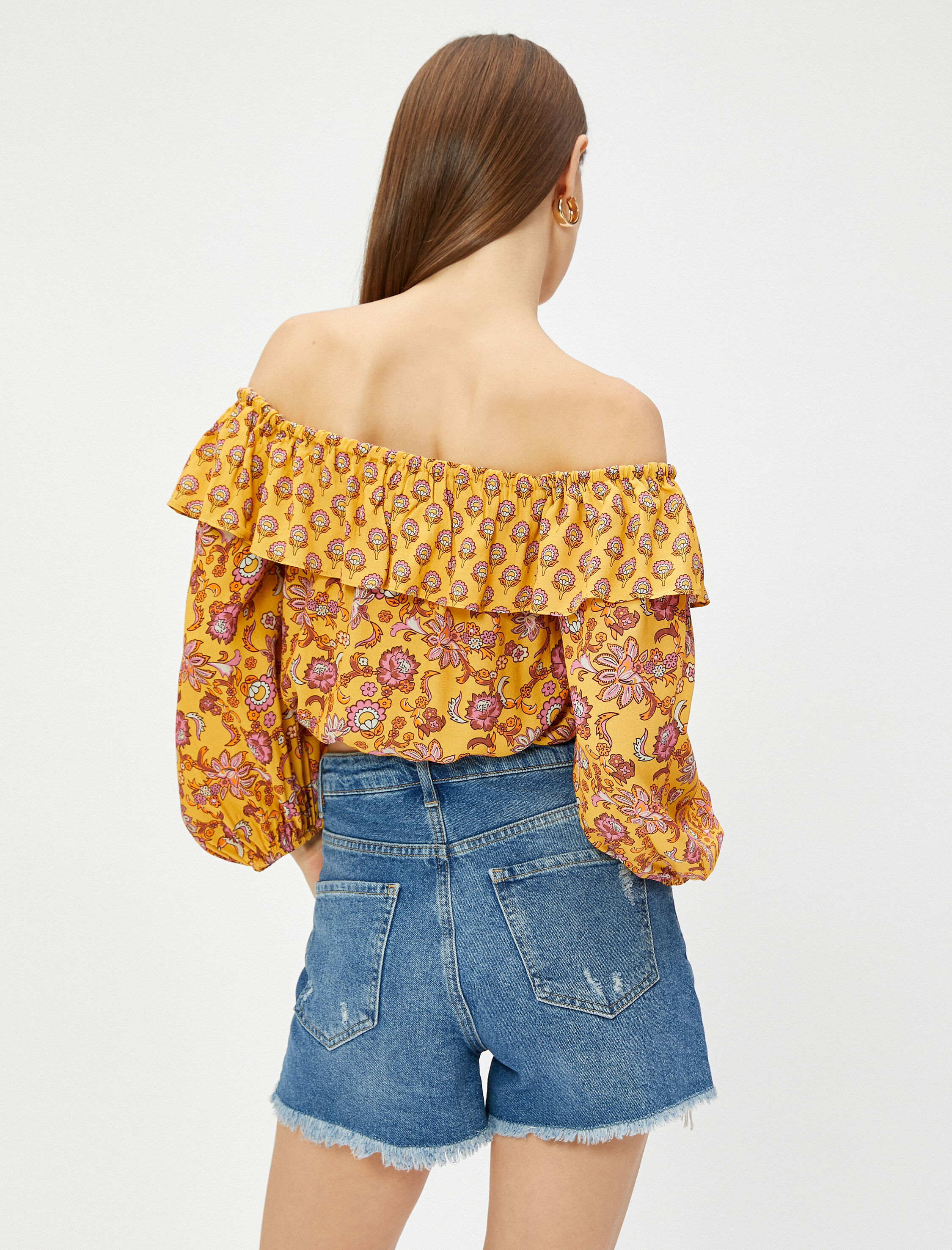   Madonna Yaka Omzu Açık Etnik Desenli Crop Fırfırlı