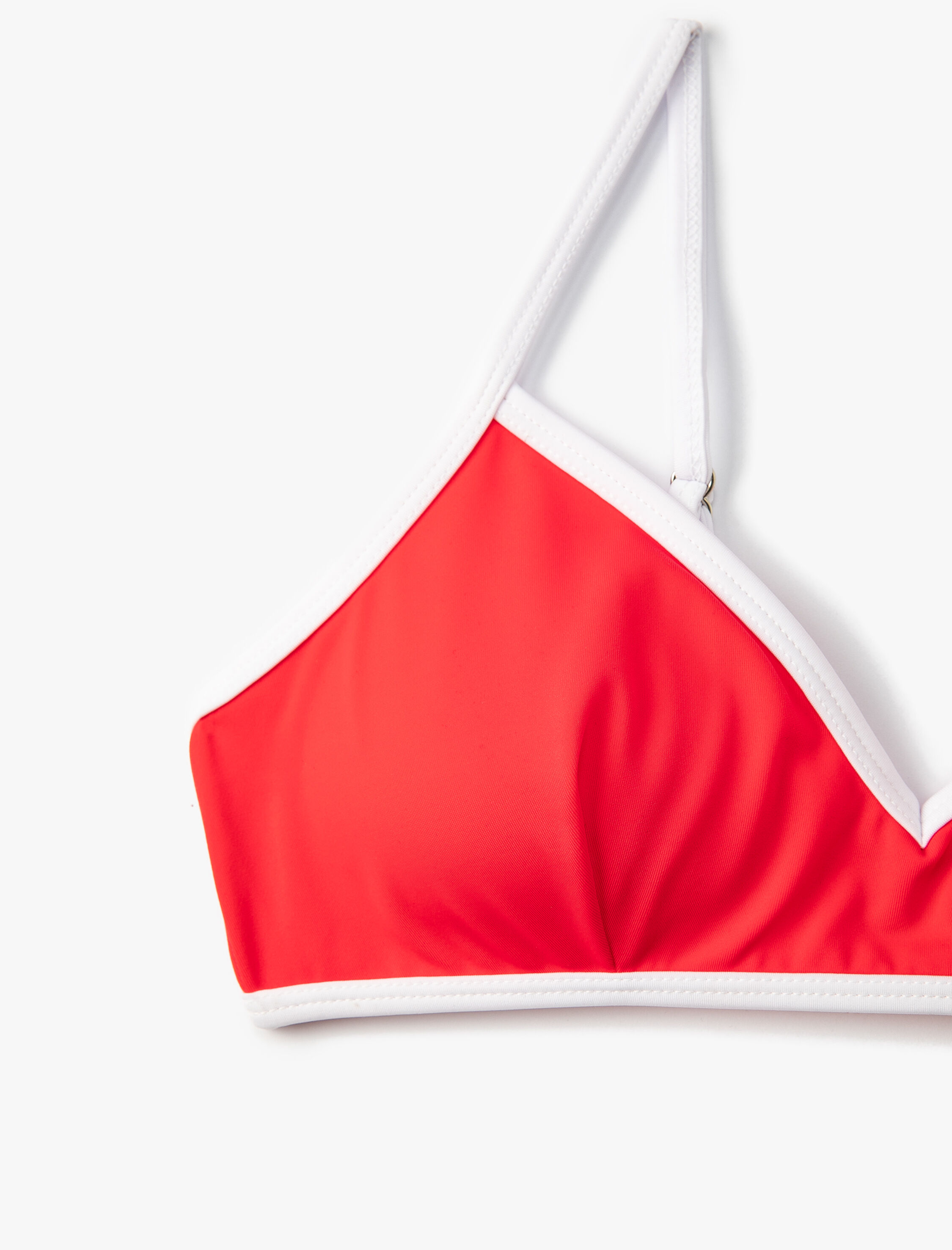   Üçgen Bikini Üstü Biye Detaylı Kaplı