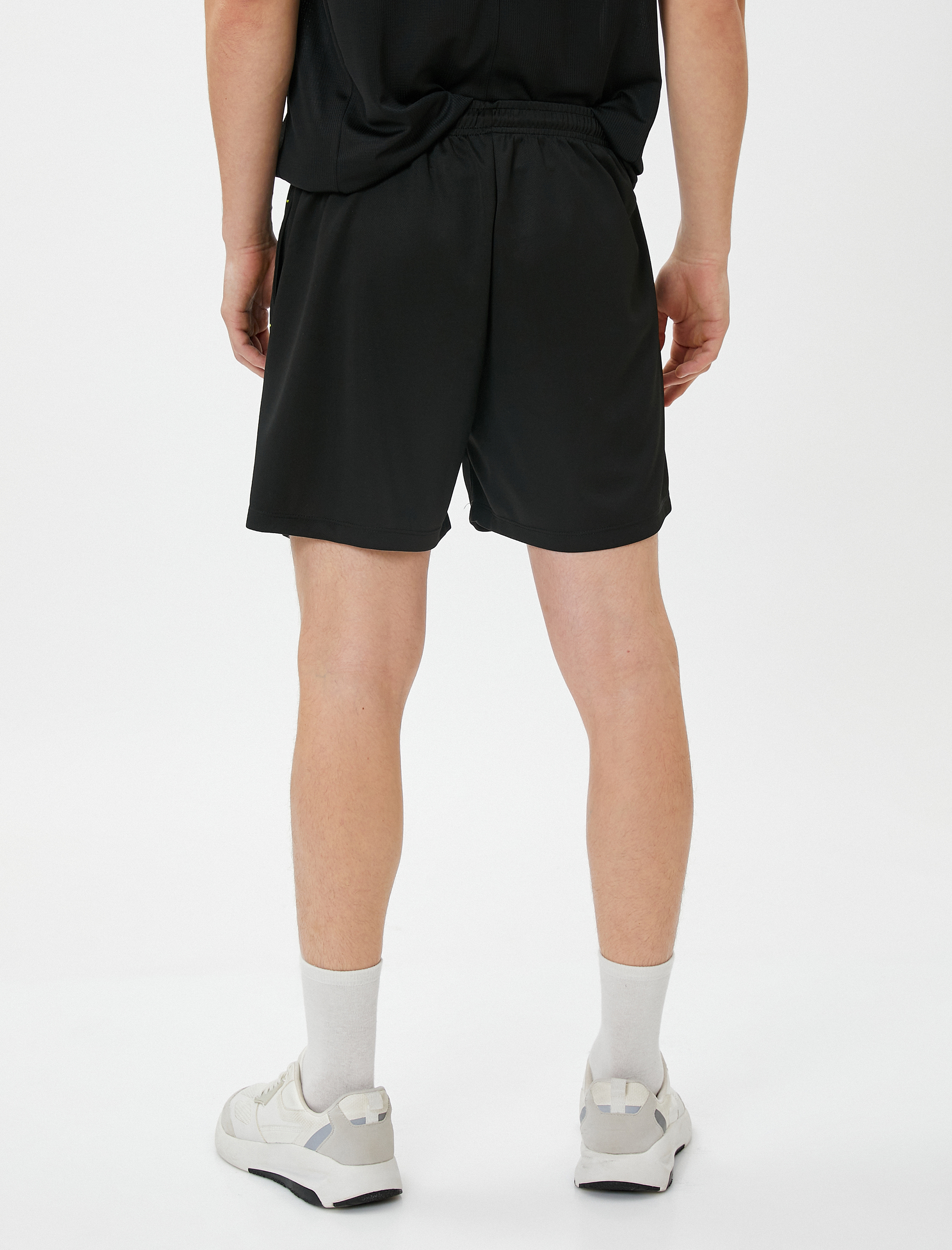   Spor Şort Beli Bağcıklı Şerit Baskılı Cep Detaylı