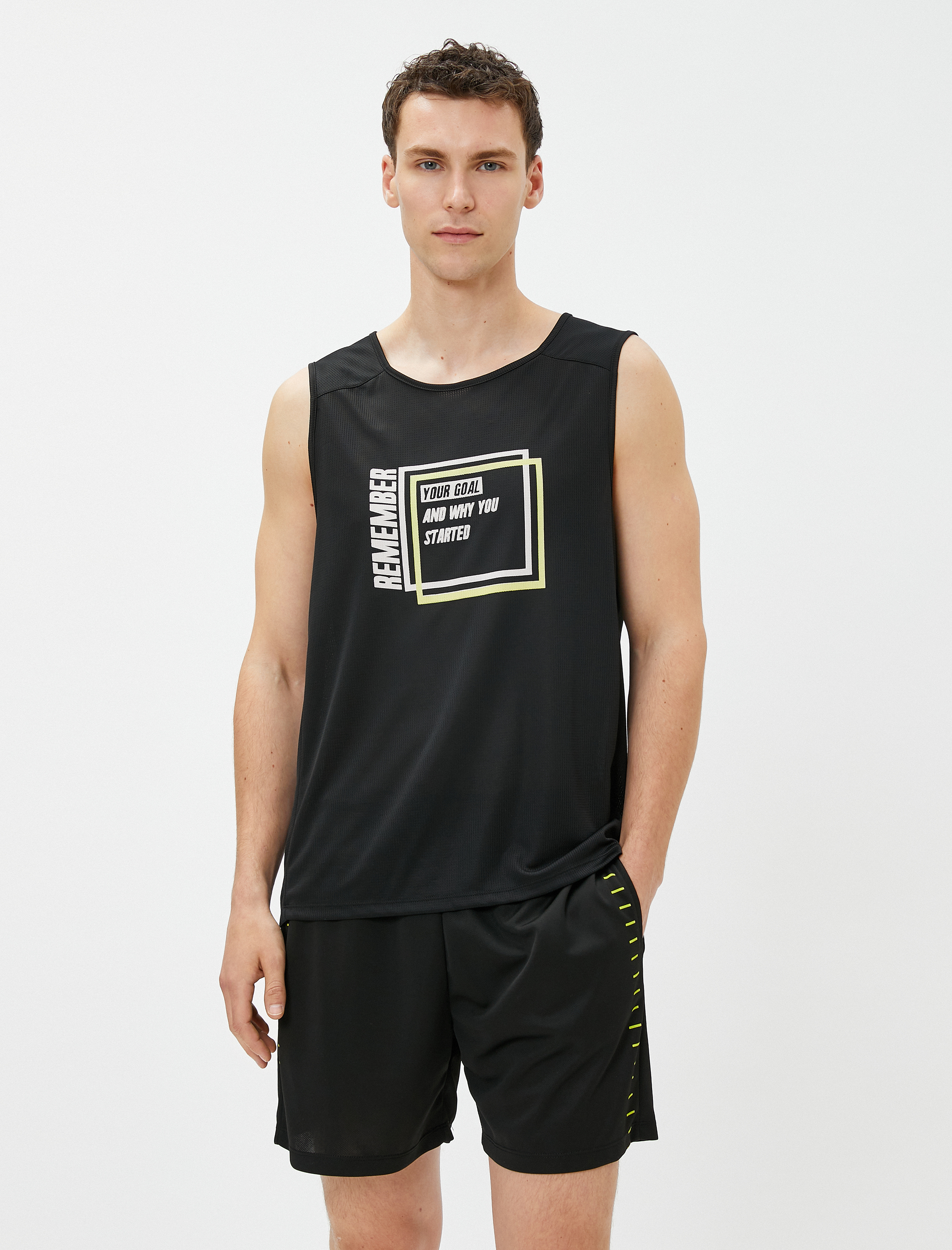   Spor Şort Beli Bağcıklı Şerit Baskılı Cep Detaylı