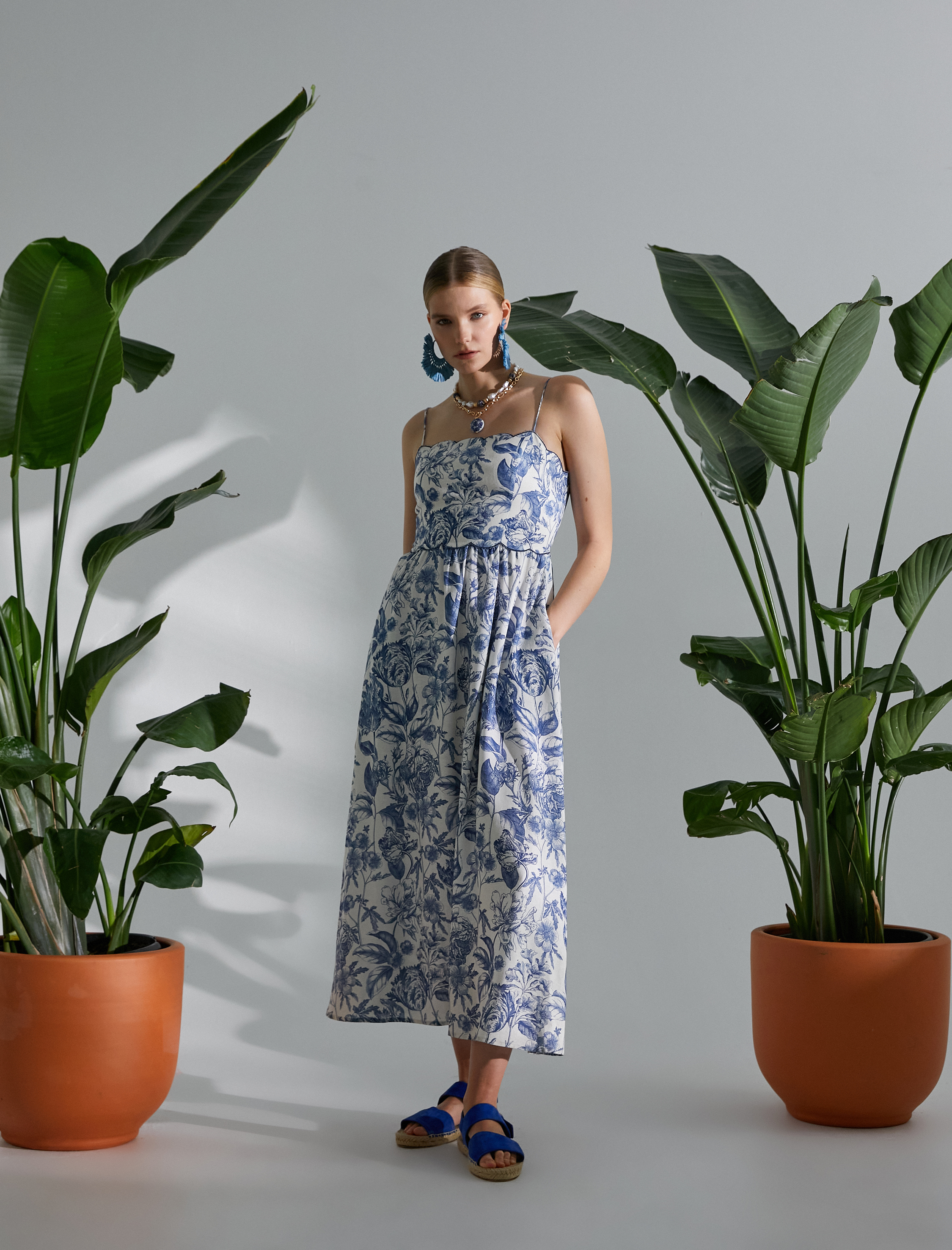   Melis Ağazat X Koton - Askılı Cepli Keten Karışımlı Çiçekli Elbise