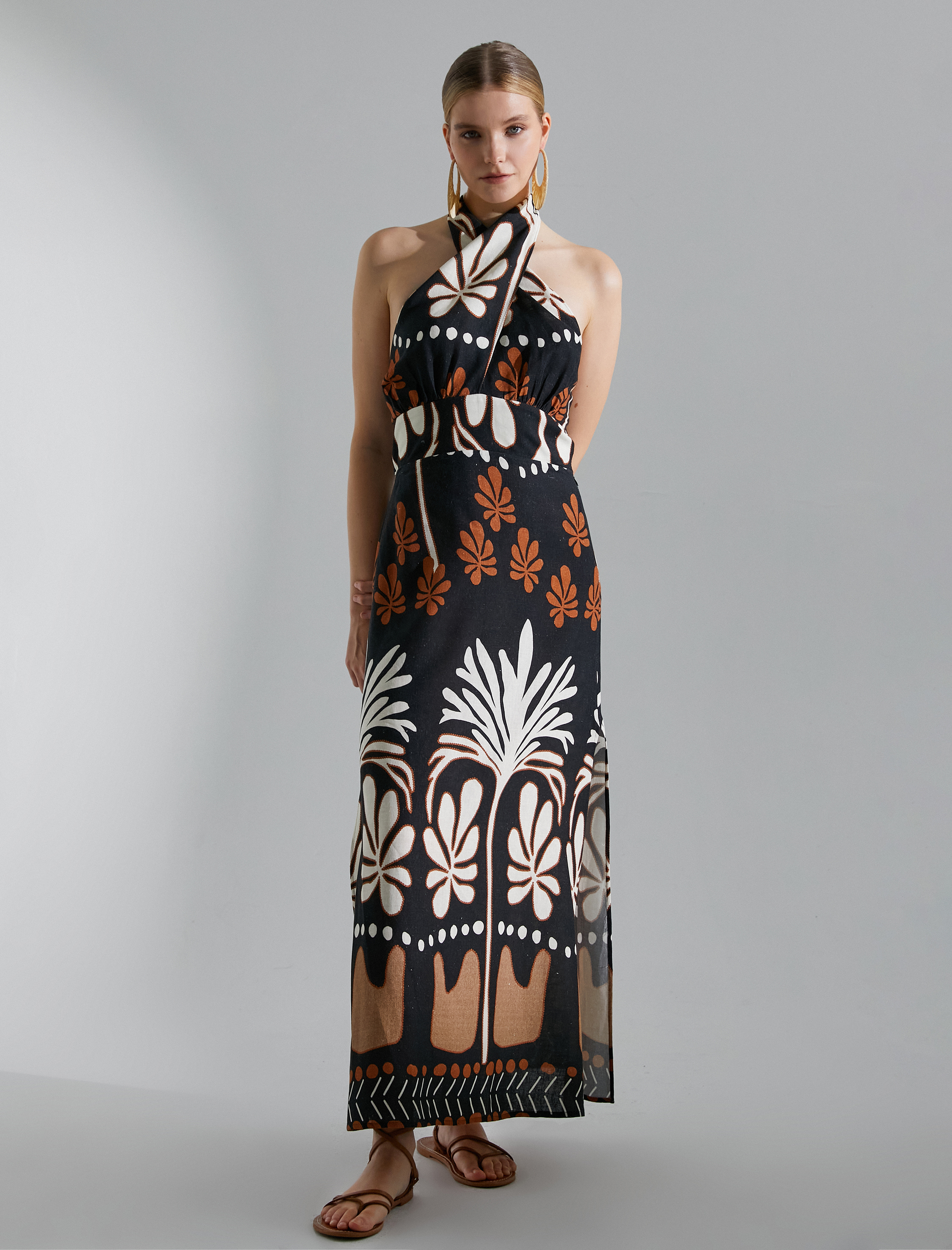 Melis Ağazat X Koton - Boyundan Bağlamalı Uzun Elbise  Viskon Fiyonk Detaylı Etnik Desenli