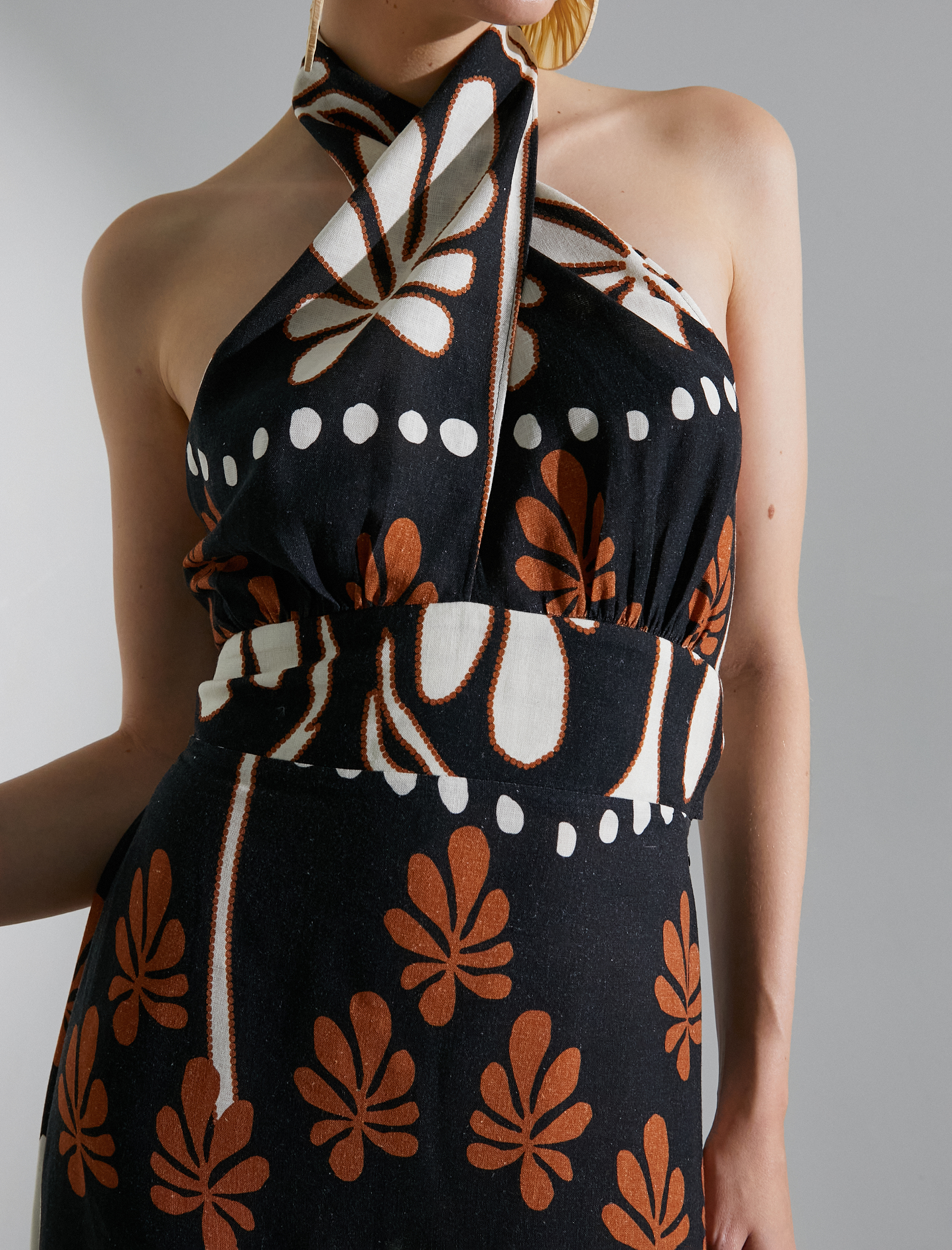 Melis Ağazat X Koton - Boyundan Bağlamalı Uzun Elbise  Viskon Fiyonk Detaylı Etnik Desenli