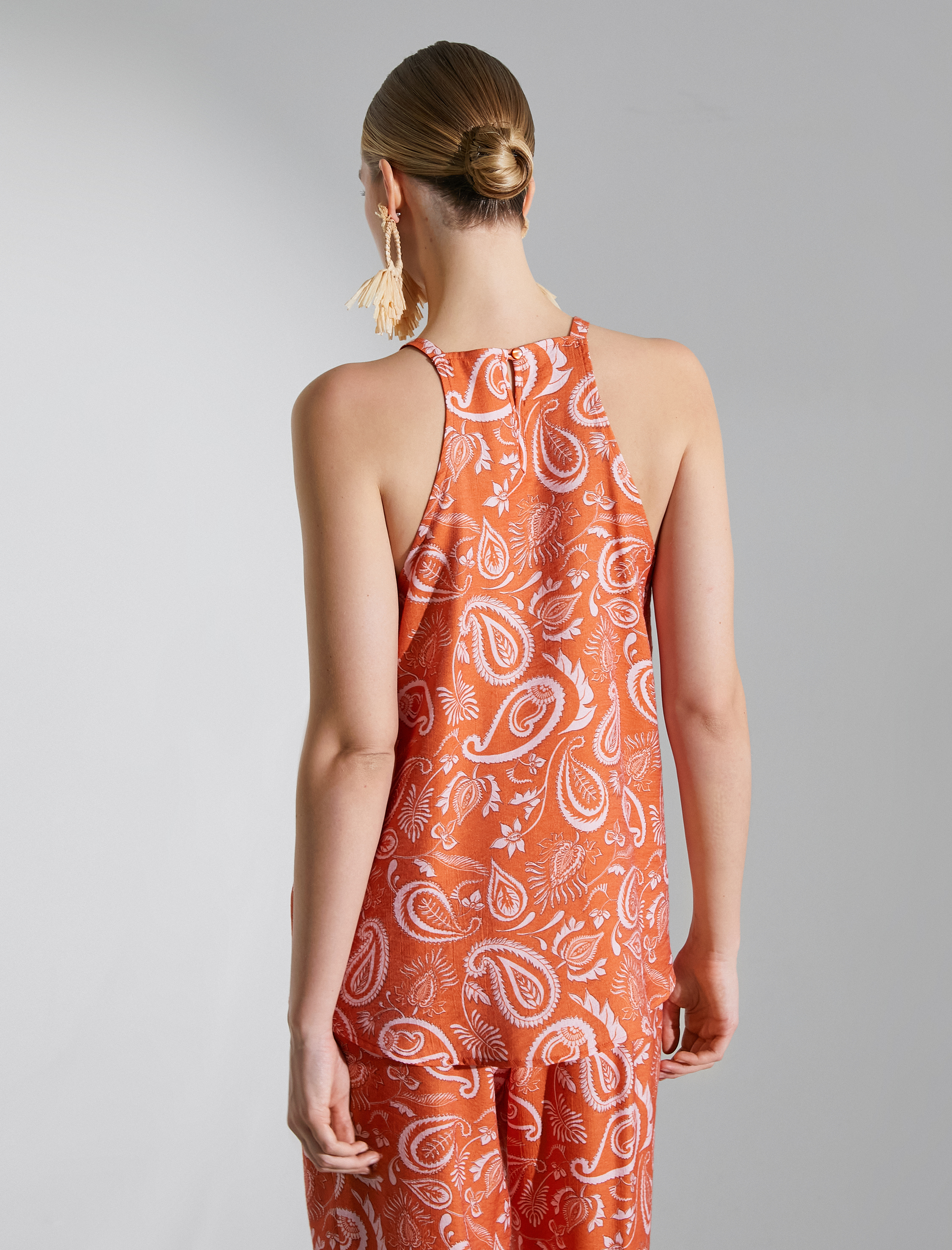   Melis Ağazat X Koton - Etnik Desenli Halter Yaka Bluz