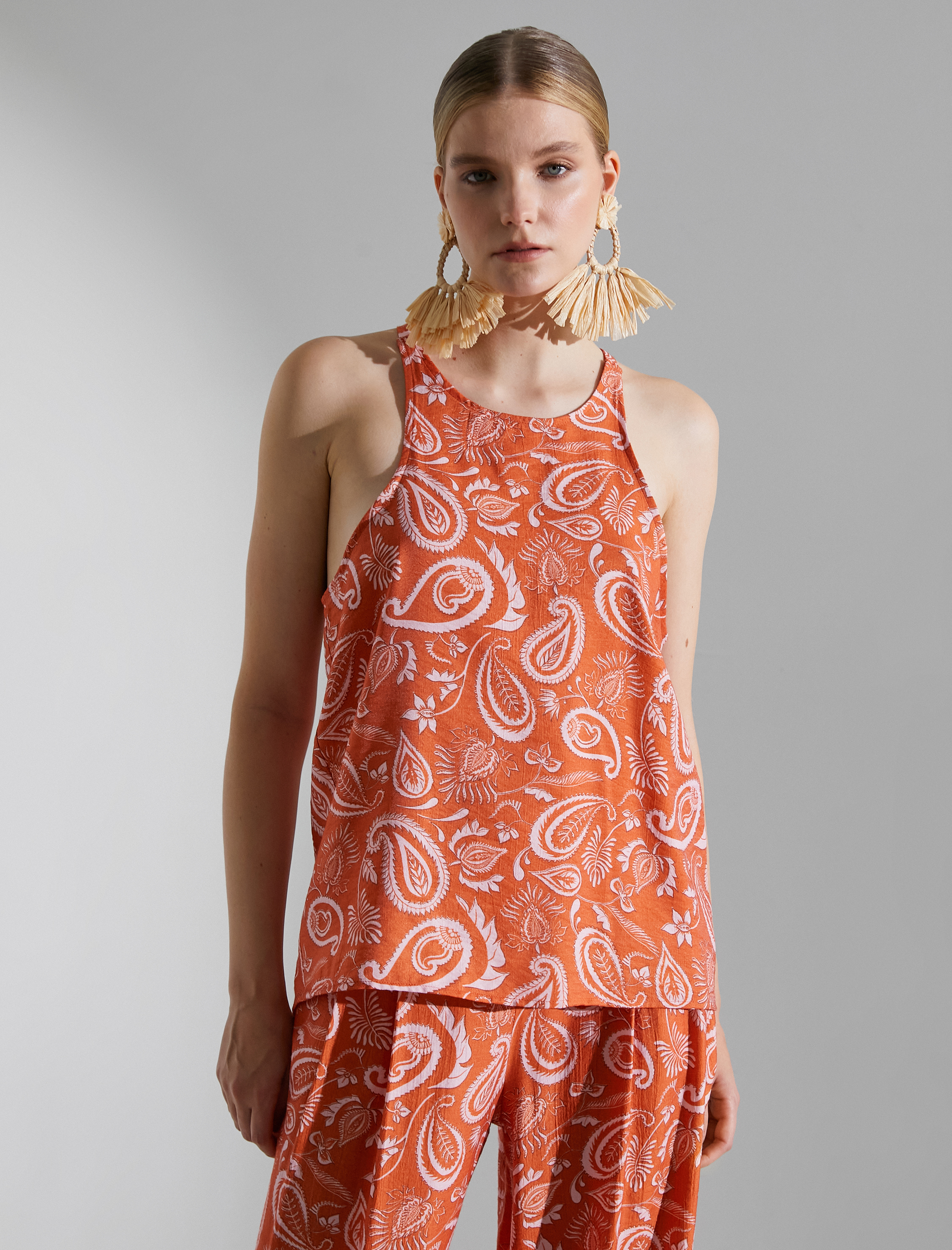   Melis Ağazat X Koton - Etnik Desenli Halter Yaka Bluz