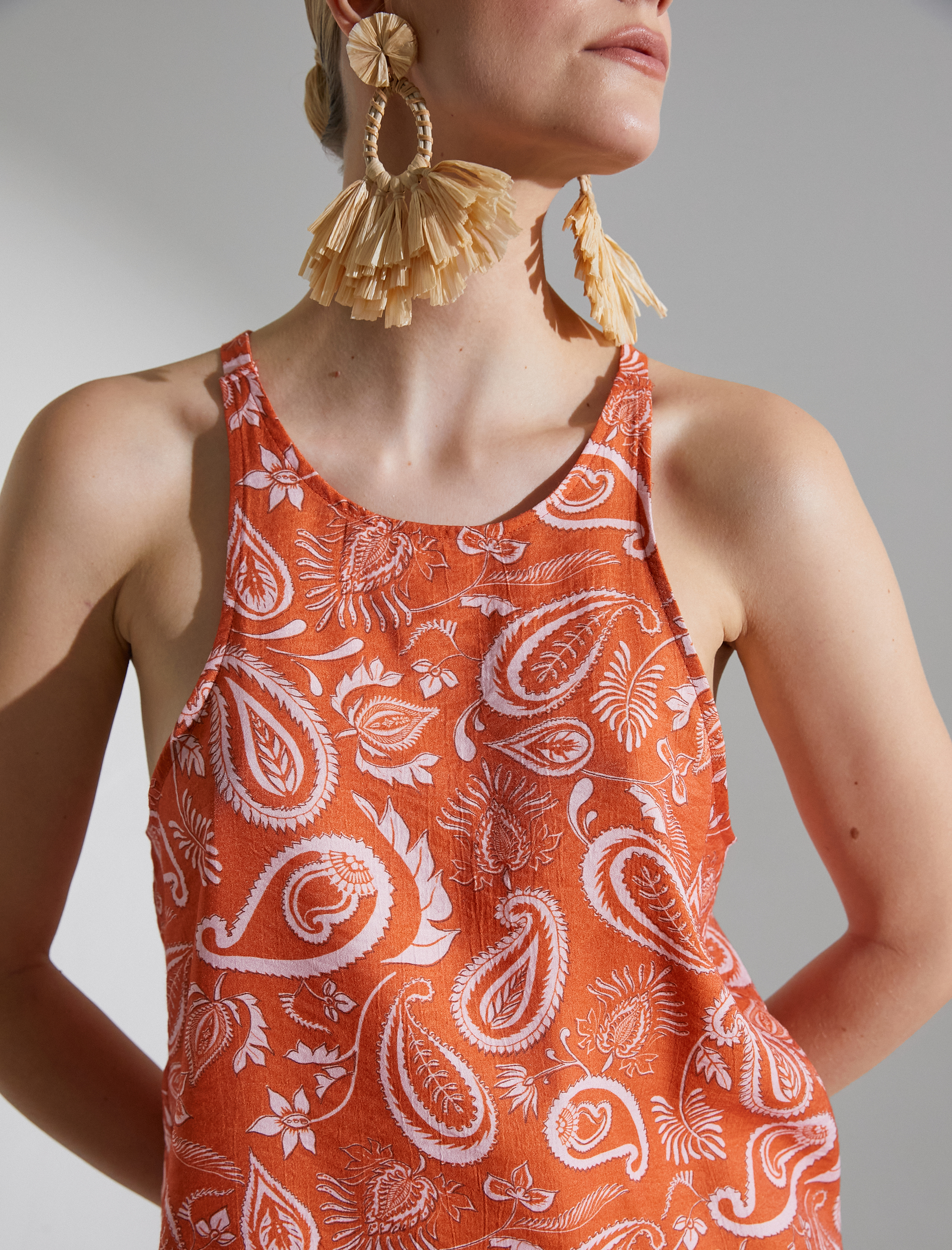   Melis Ağazat X Koton - Etnik Desenli Halter Yaka Bluz