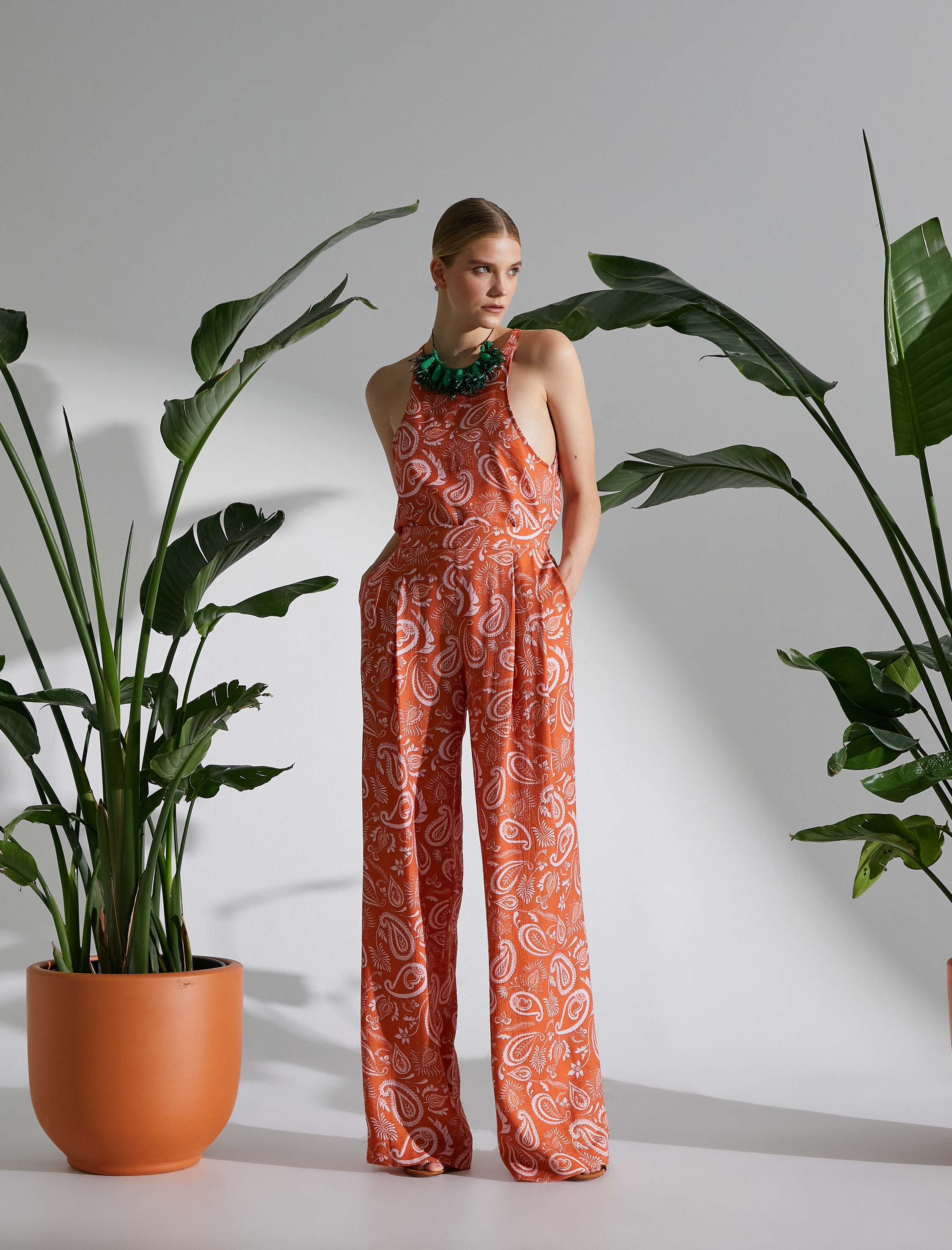   Melis Ağazat X Koton - Etnik Desenli Halter Yaka Bluz