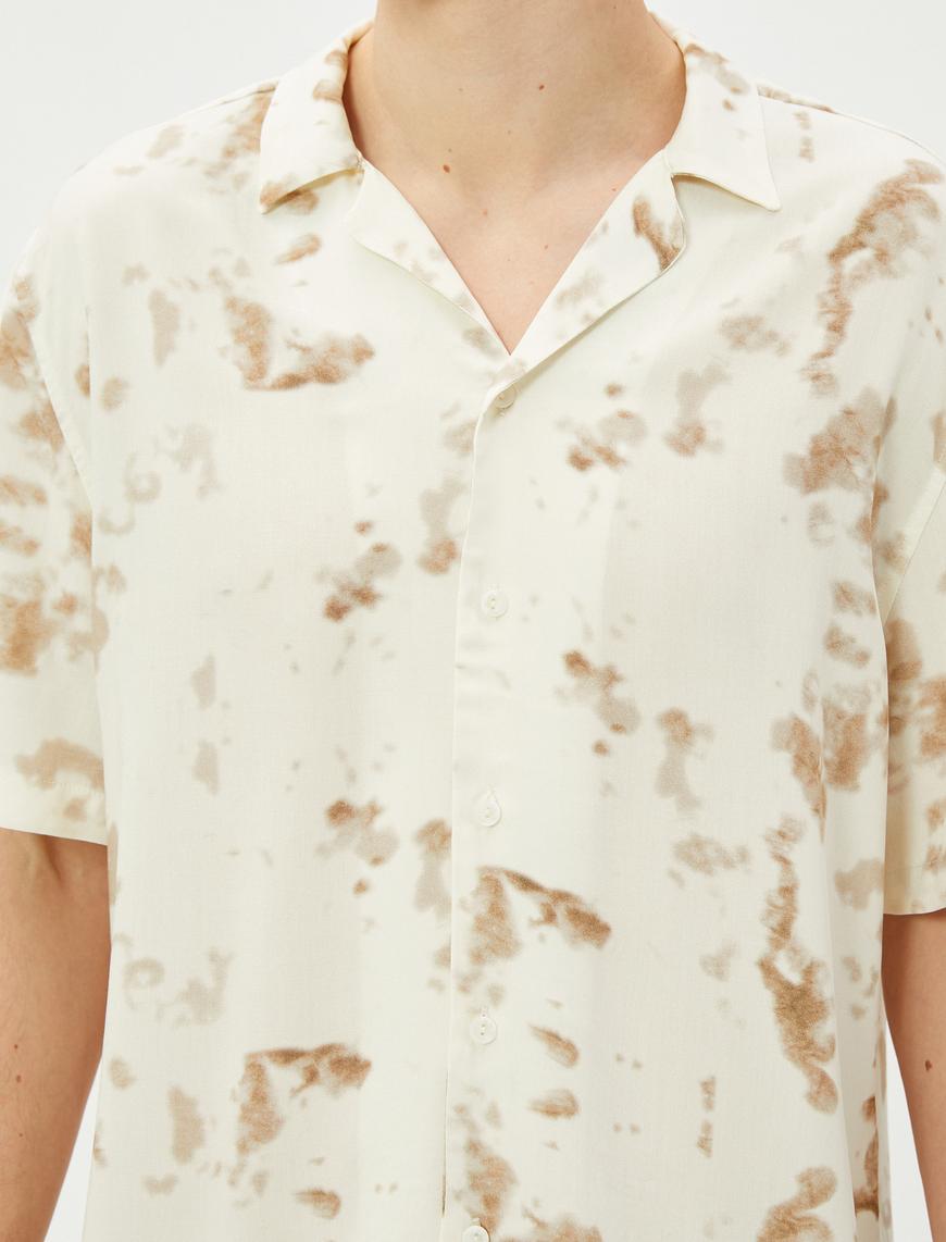   Yazlık Gömlek Kısa Kollu Devrik Yaka Soyut Baskı Detaylı Viskon Kumaş