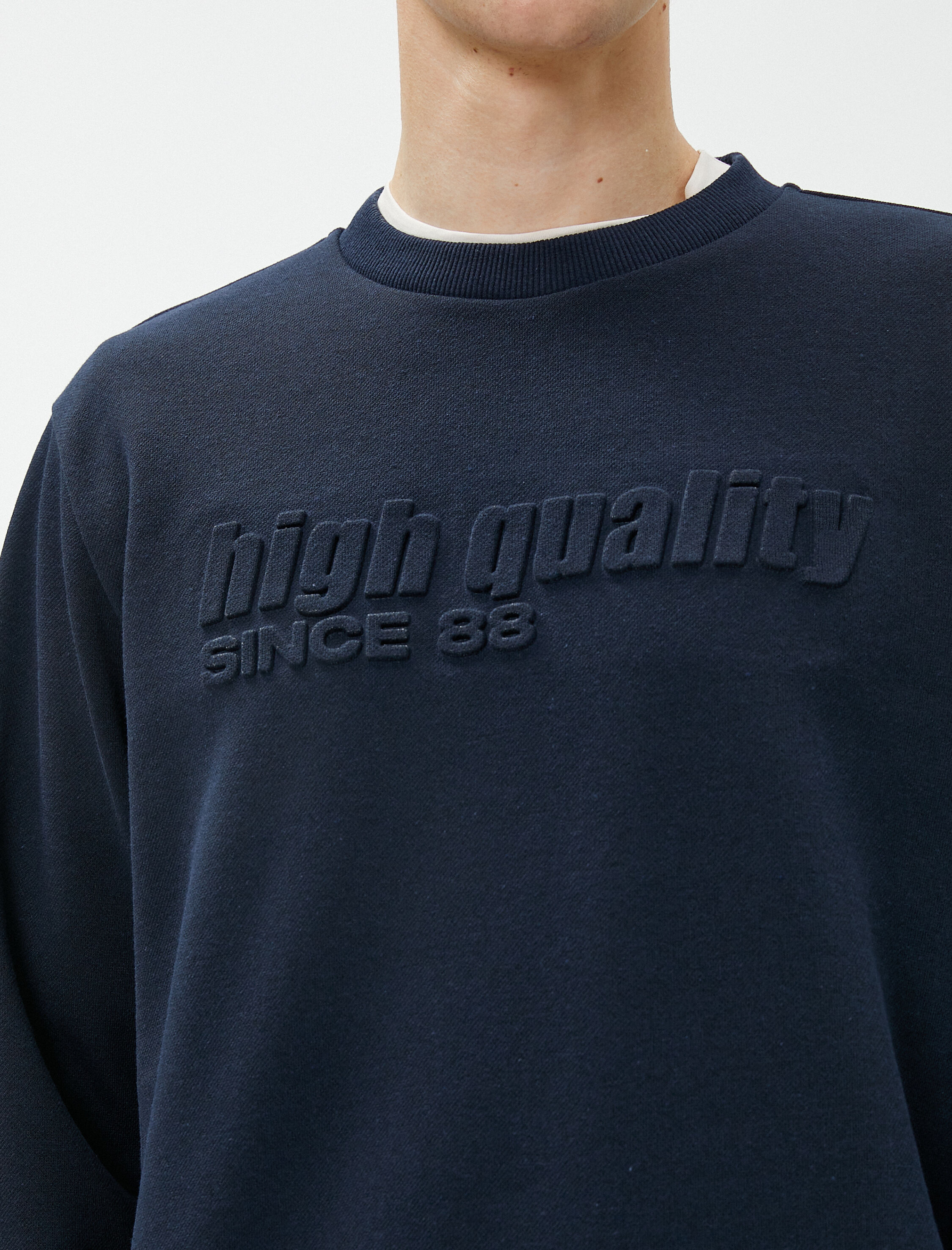   Slogan İşlemeli Kazak Kabartma Dokulu Bisiklet Yaka