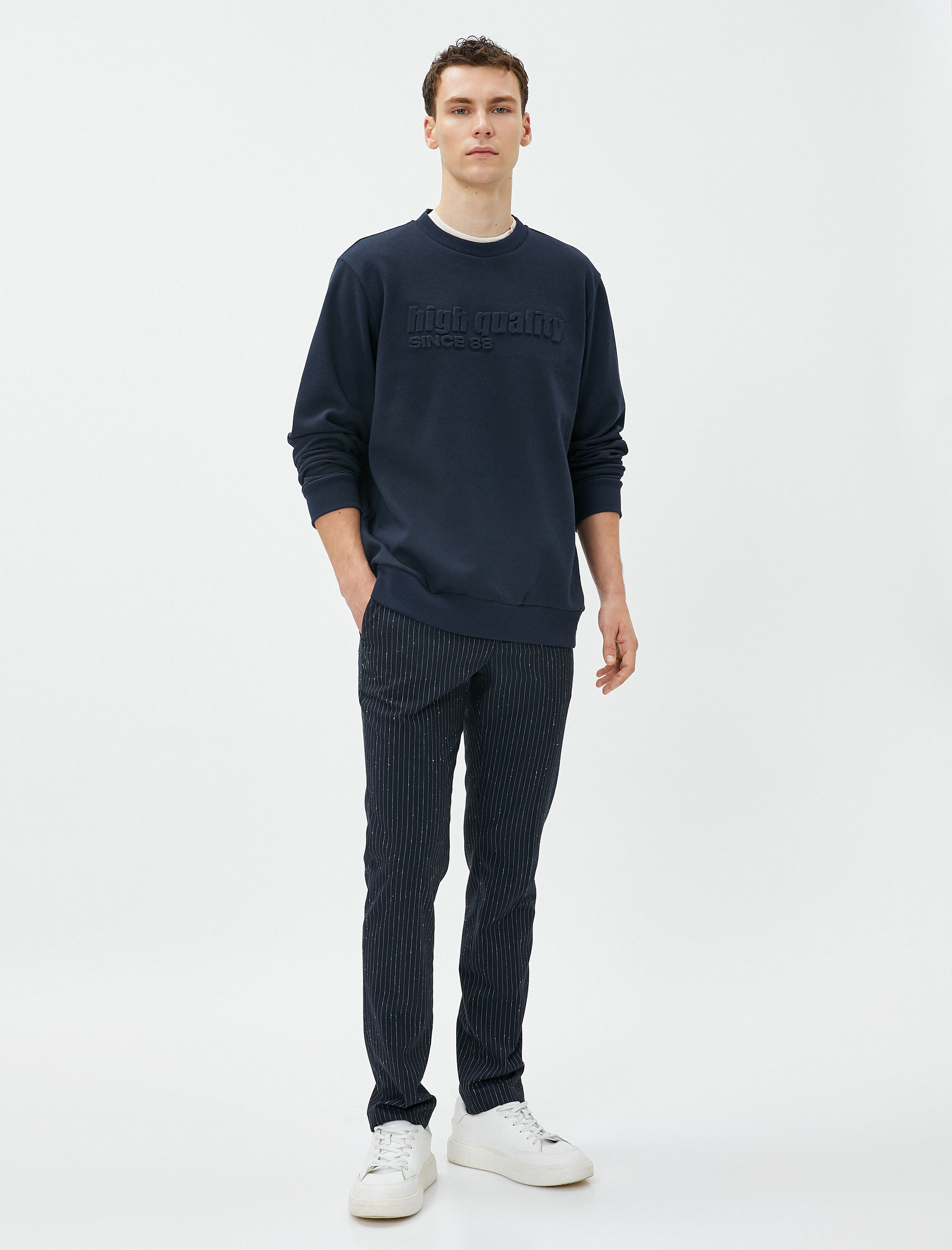   Slogan İşlemeli Kazak Kabartma Dokulu Bisiklet Yaka