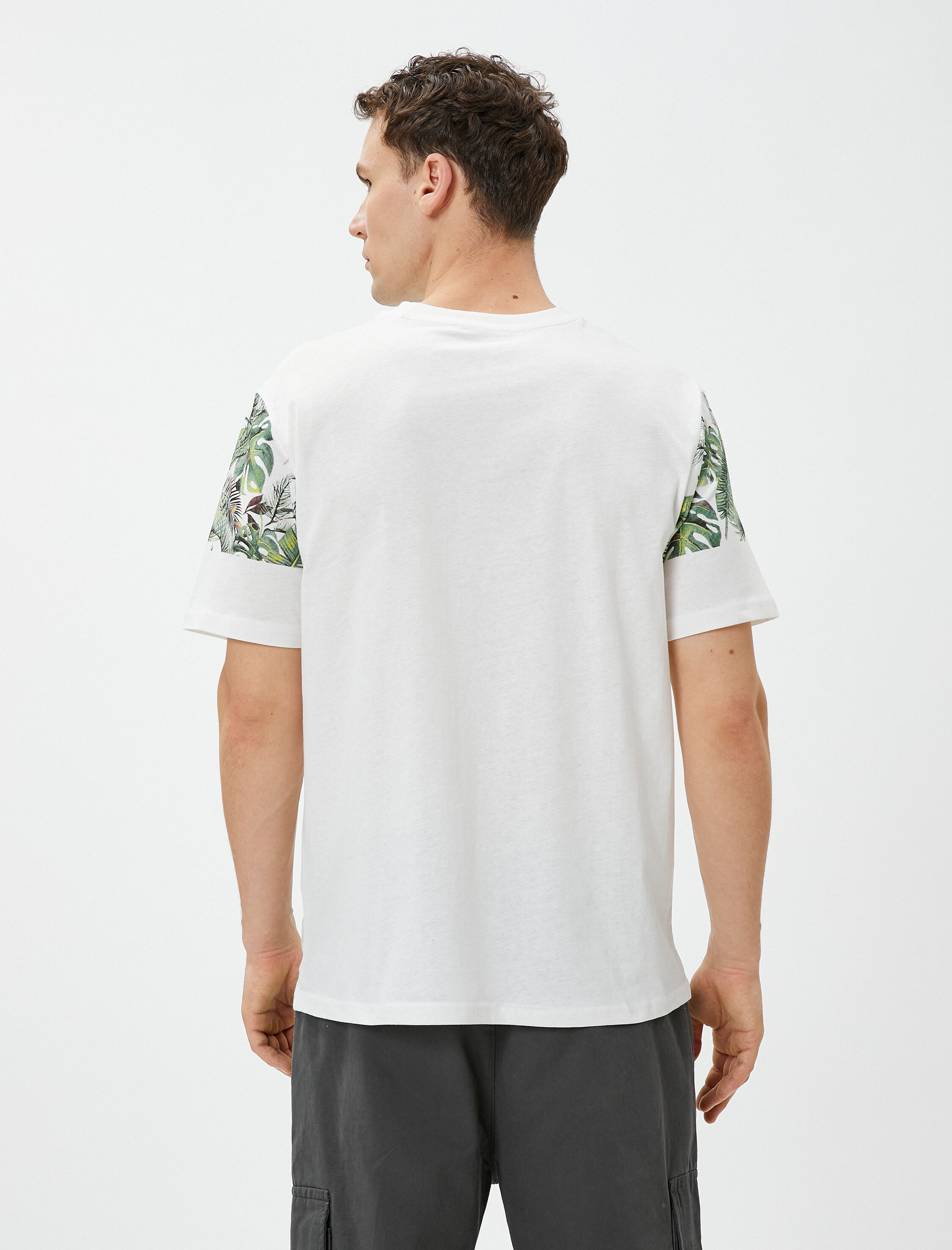   Yaprak Baskılı Tişört Bisiklet Yaka Kısa Kollu Pamuklu