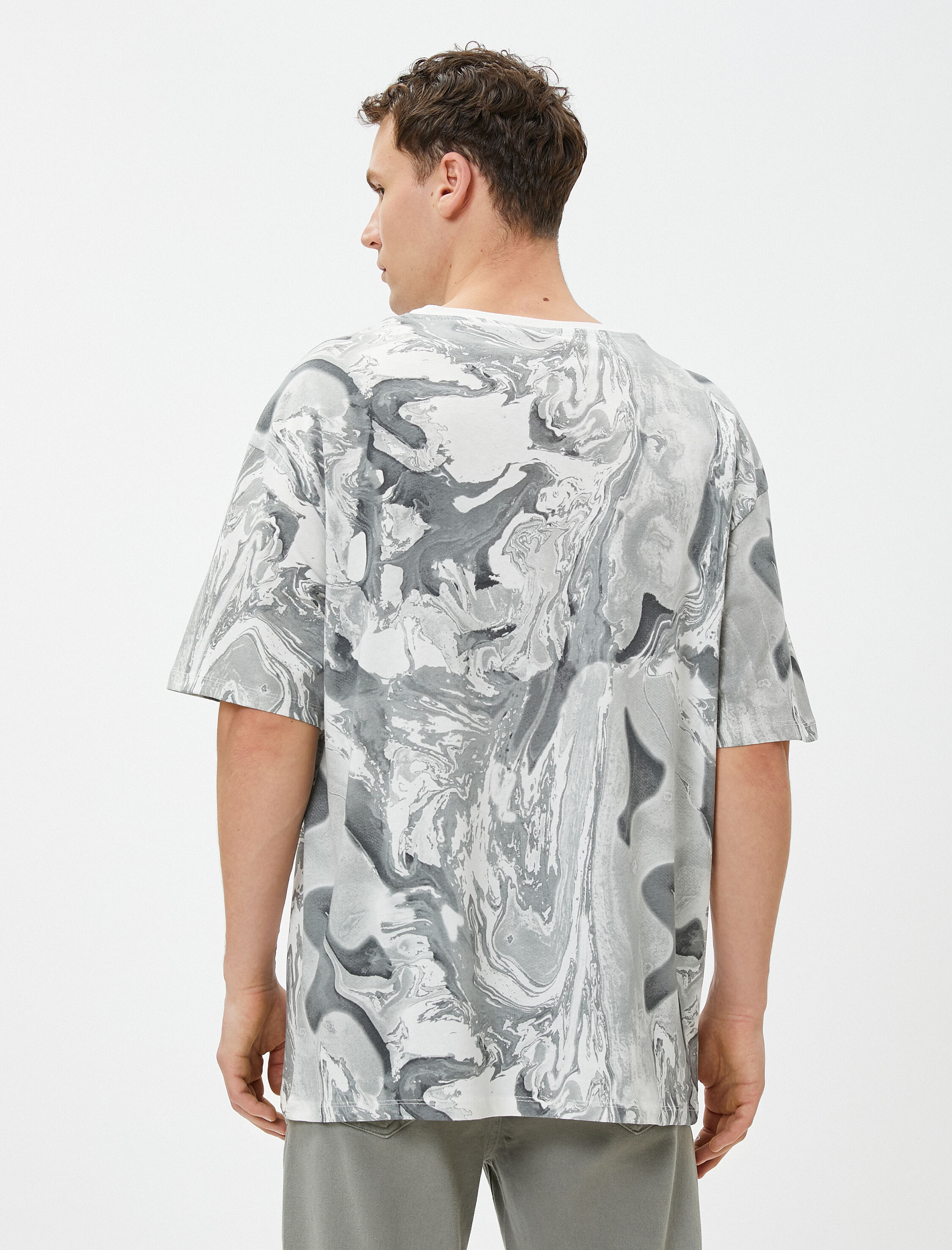   Oversize Tişört Bisiklet Yaka Soyut Baskı Detaylı Kısa Kollu