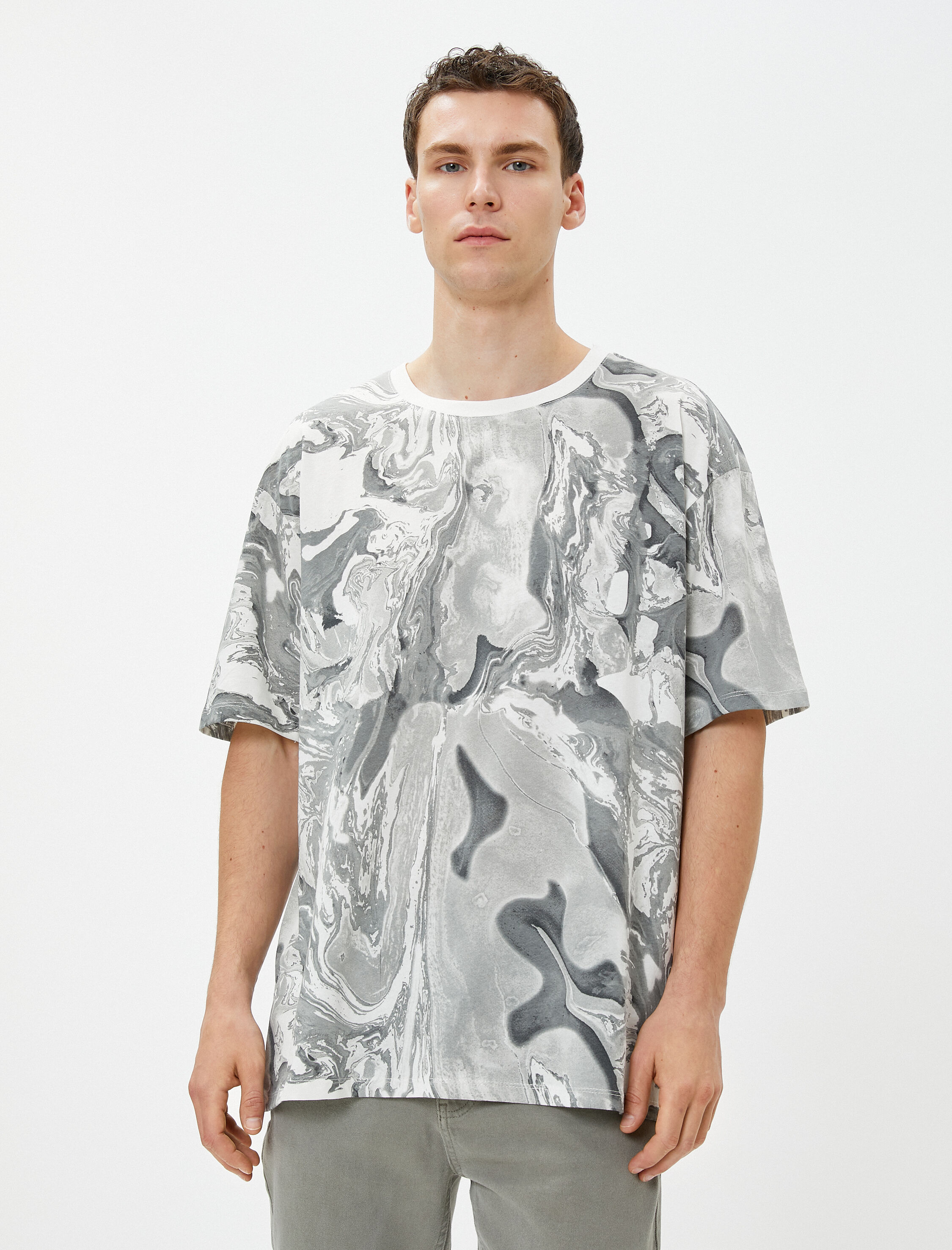   Oversize Tişört Bisiklet Yaka Soyut Baskı Detaylı Kısa Kollu